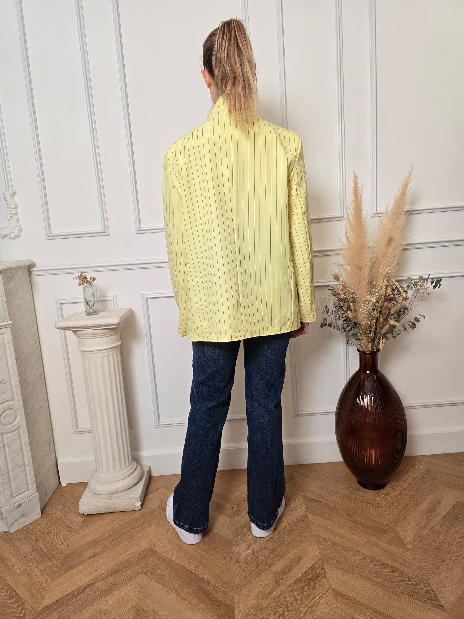 Blazer jaune détail – La Chica