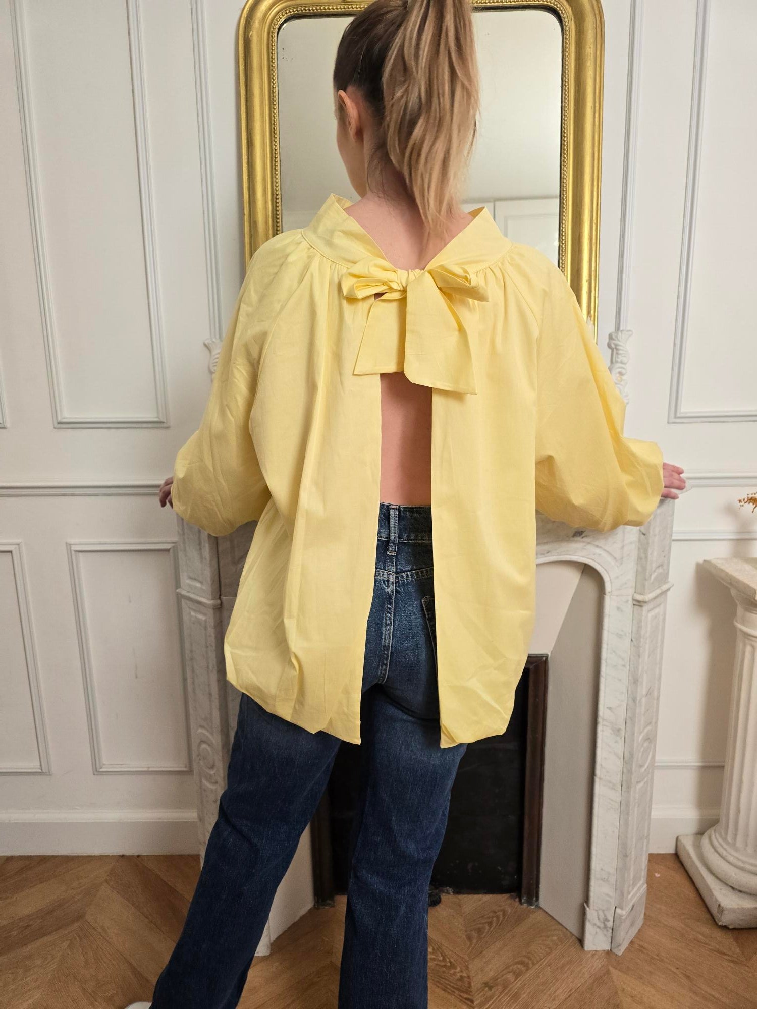 Blouse jaune détail – La Chica