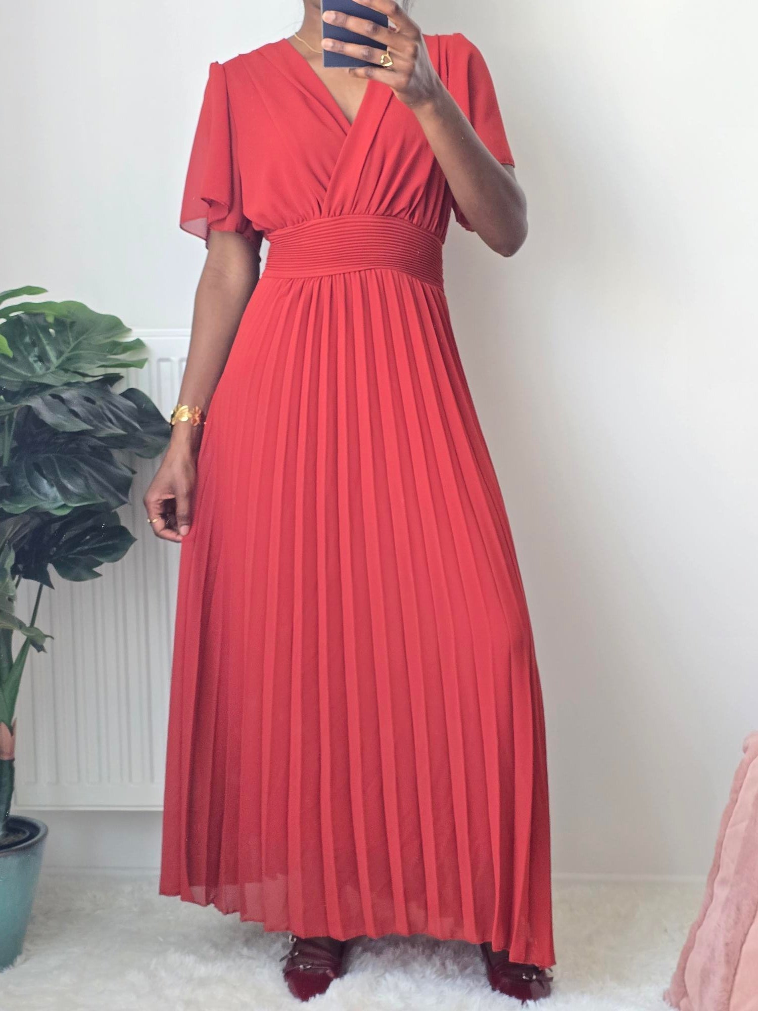 Robe longue plissée rouge passion ✦ Élégance intense & silhouette sublimée La Chica