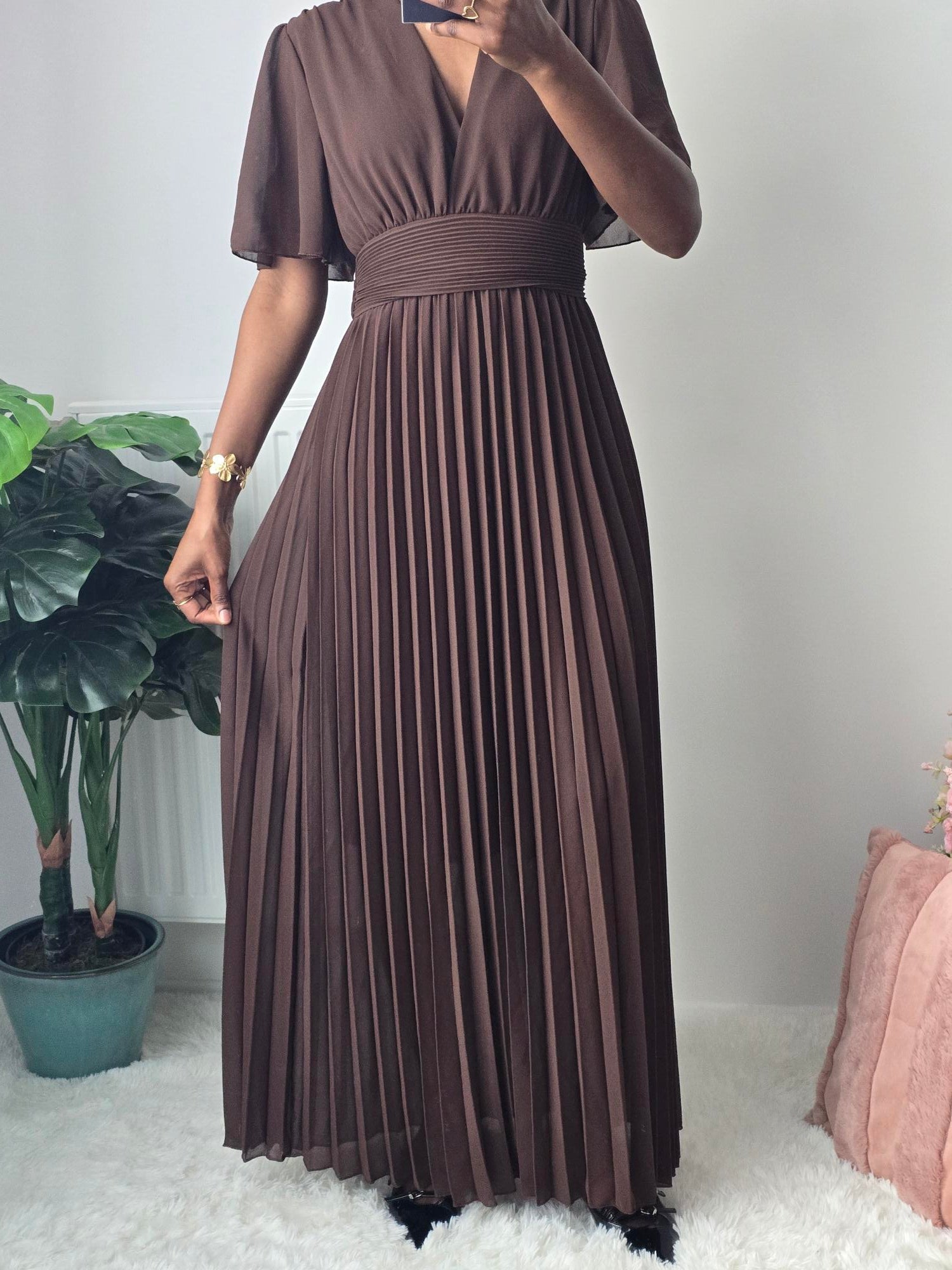 Robe longue plissée marron chocolat ✦ Élégance intense & silhouette raffinée La Chica