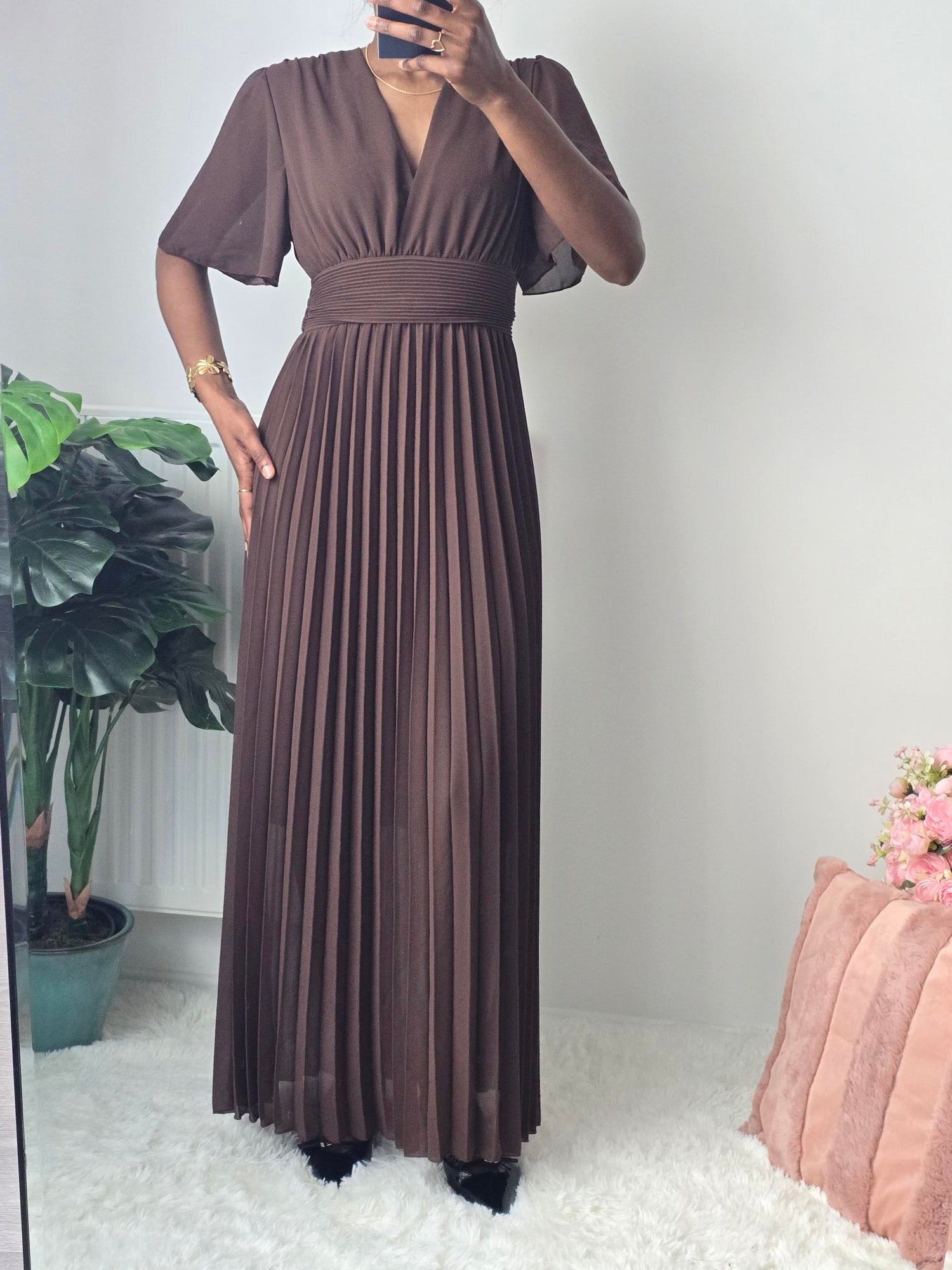 Robe longue plissée marron chocolat ✦ Élégance intense & silhouette raffinée La Chica