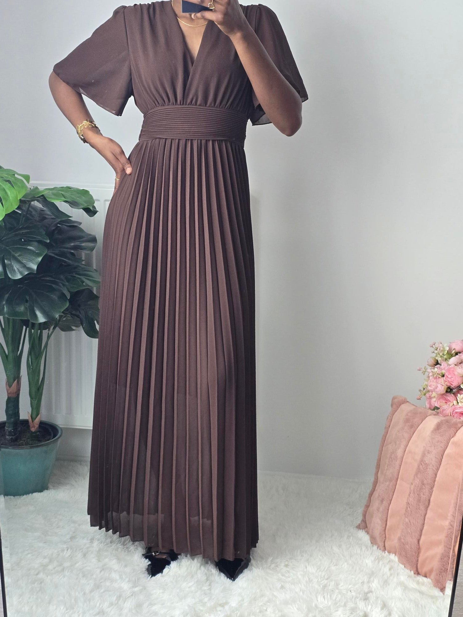 Robe longue plissée marron chocolat ✦ Élégance intense & silhouette raffinée La Chica