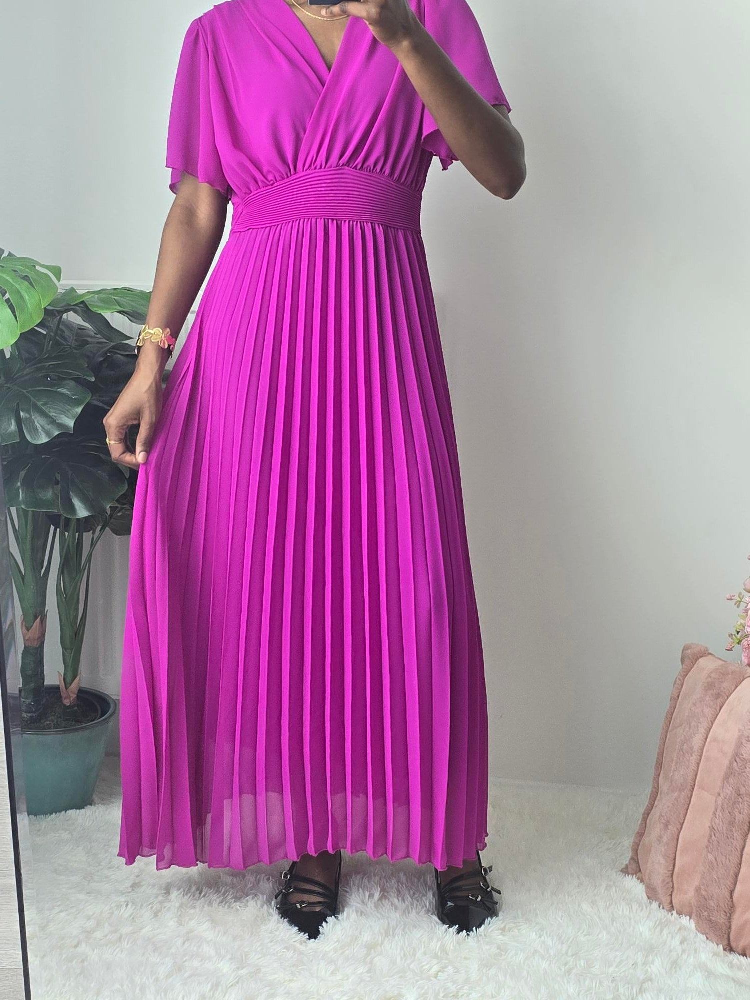 Robe longue plissée fuchsia ✦ Élégance fluide & taille marquée La Chica