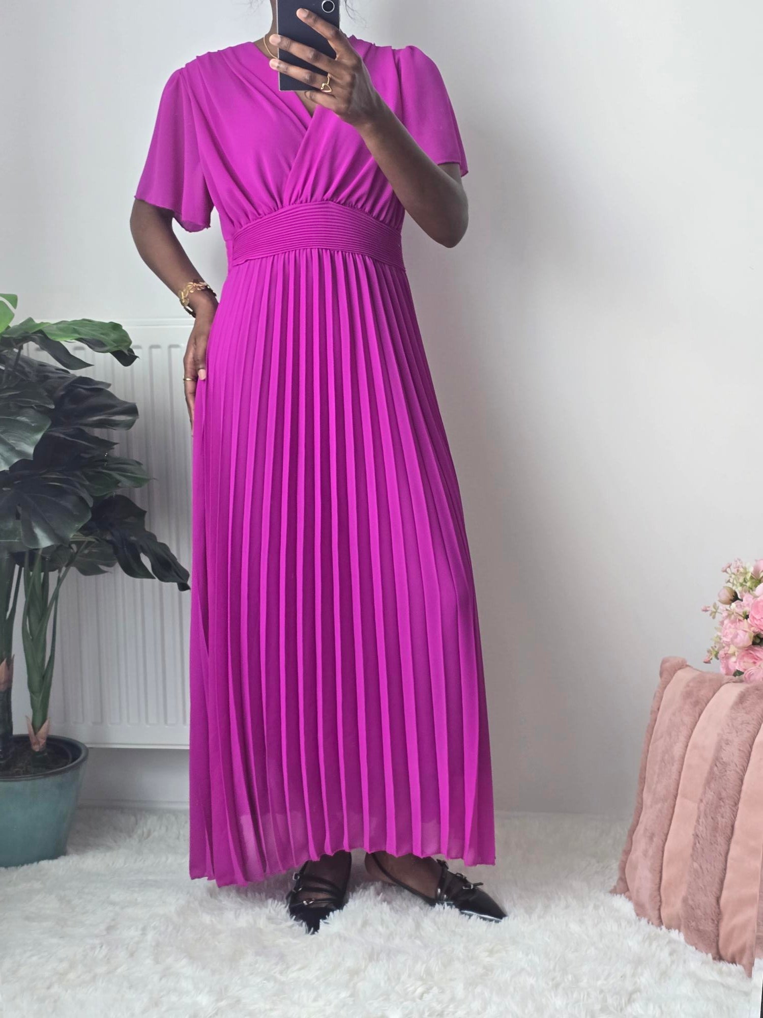 Robe longue plissée fuchsia ✦ Élégance fluide & taille marquée La Chica