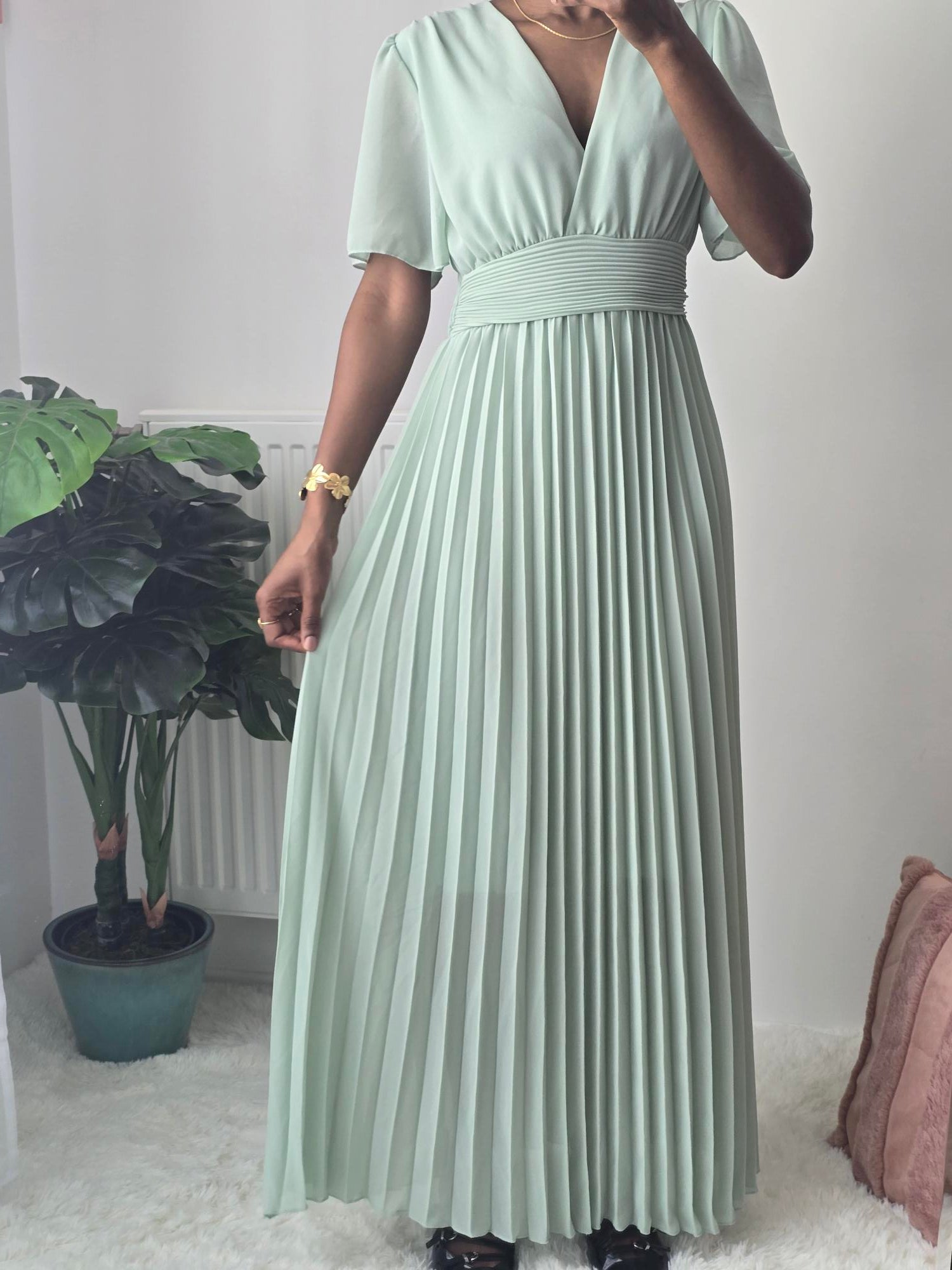 Robe longue plissée vert sauge ✦ Élégance douce & silhouette fluide La Chica