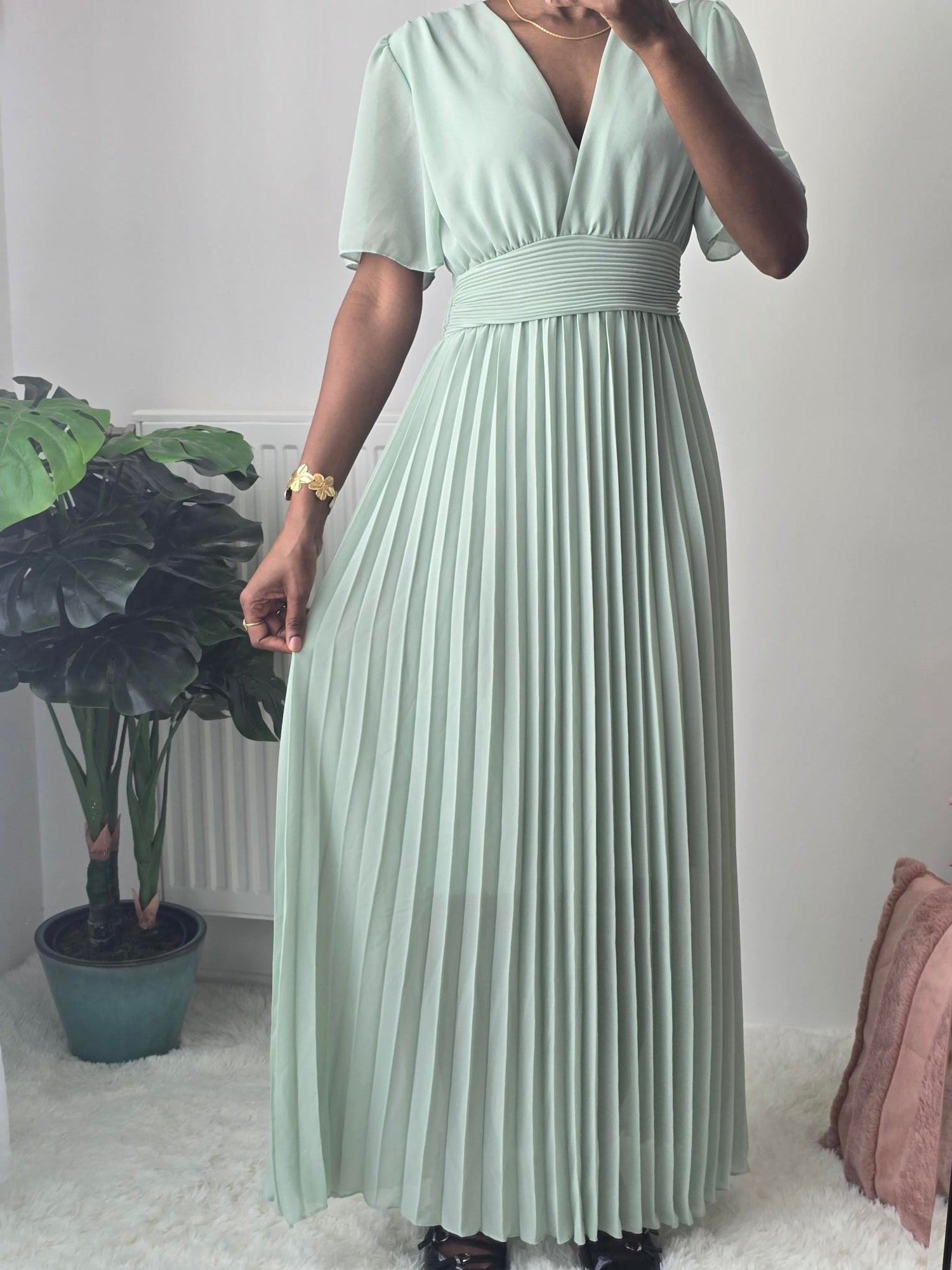 Robe longue plissée vert sauge ✦ Élégance douce & silhouette fluide La Chica