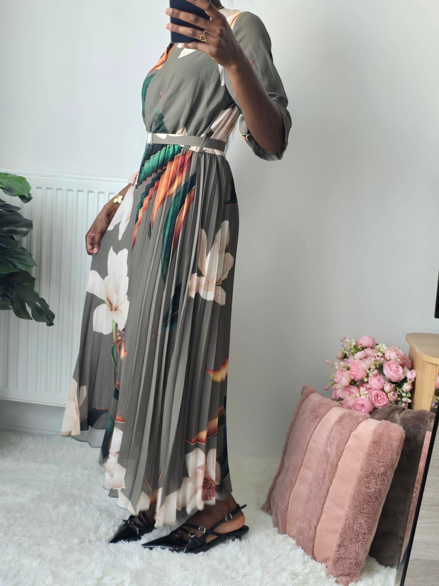 Robe Plissée Fluide à Ceinture Faite Main ✦ Élégance Naturelle & Raffinement La Chica