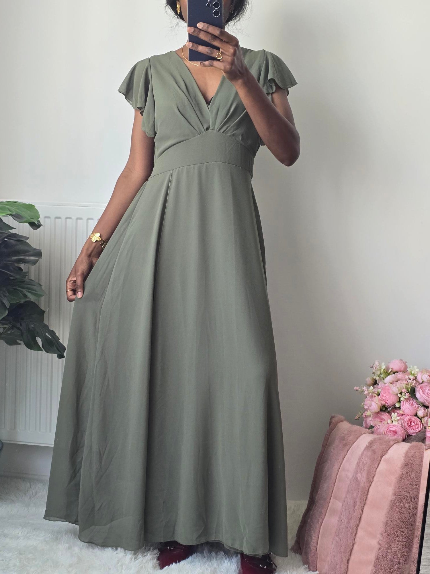 Robe longue kaki plissée ✦ Élégance naturelle et raffinement discret La Chica