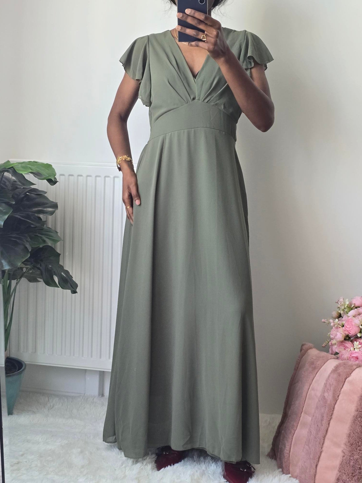 Robe longue kaki plissée ✦ Élégance naturelle et raffinement discret La Chica