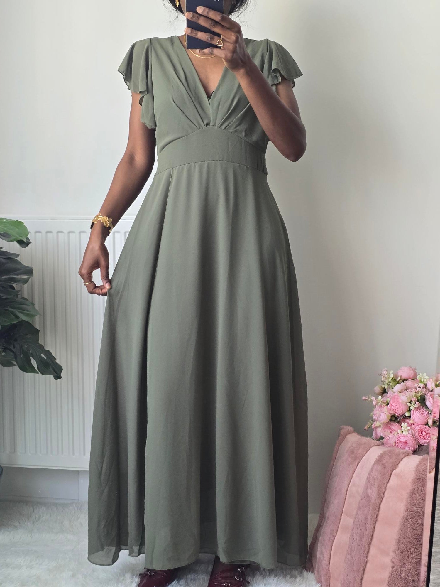 Robe longue kaki plissée ✦ Élégance naturelle et raffinement discret La Chica