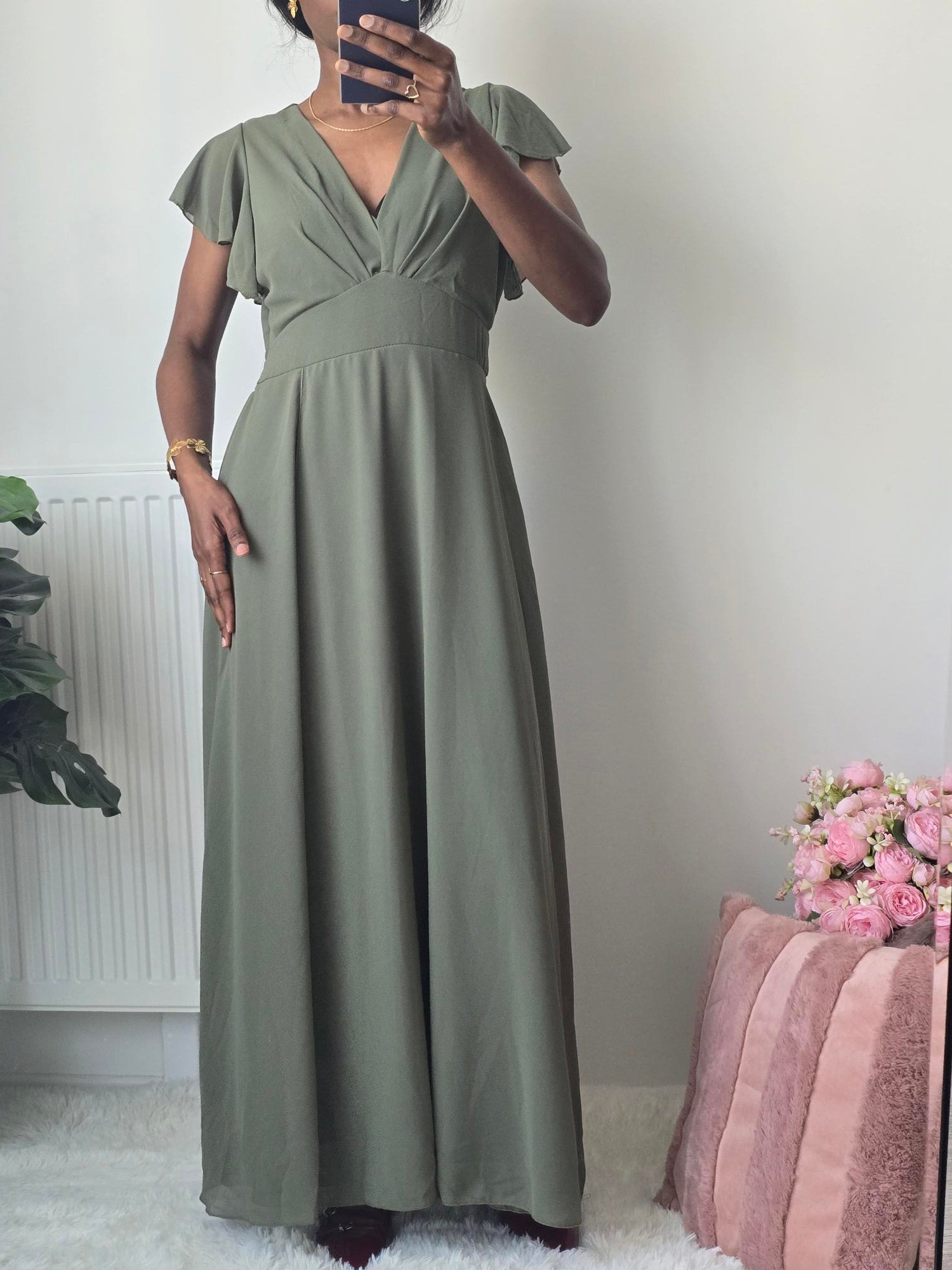 Robe longue kaki plissée ✦ Élégance naturelle et raffinement discret La Chica