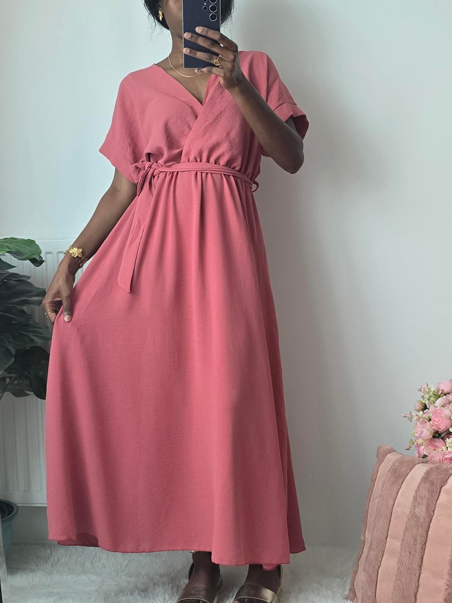 Robe longue plissée fuchsia pâle ✦ Élégance intense & silhouette sublimée La Chica