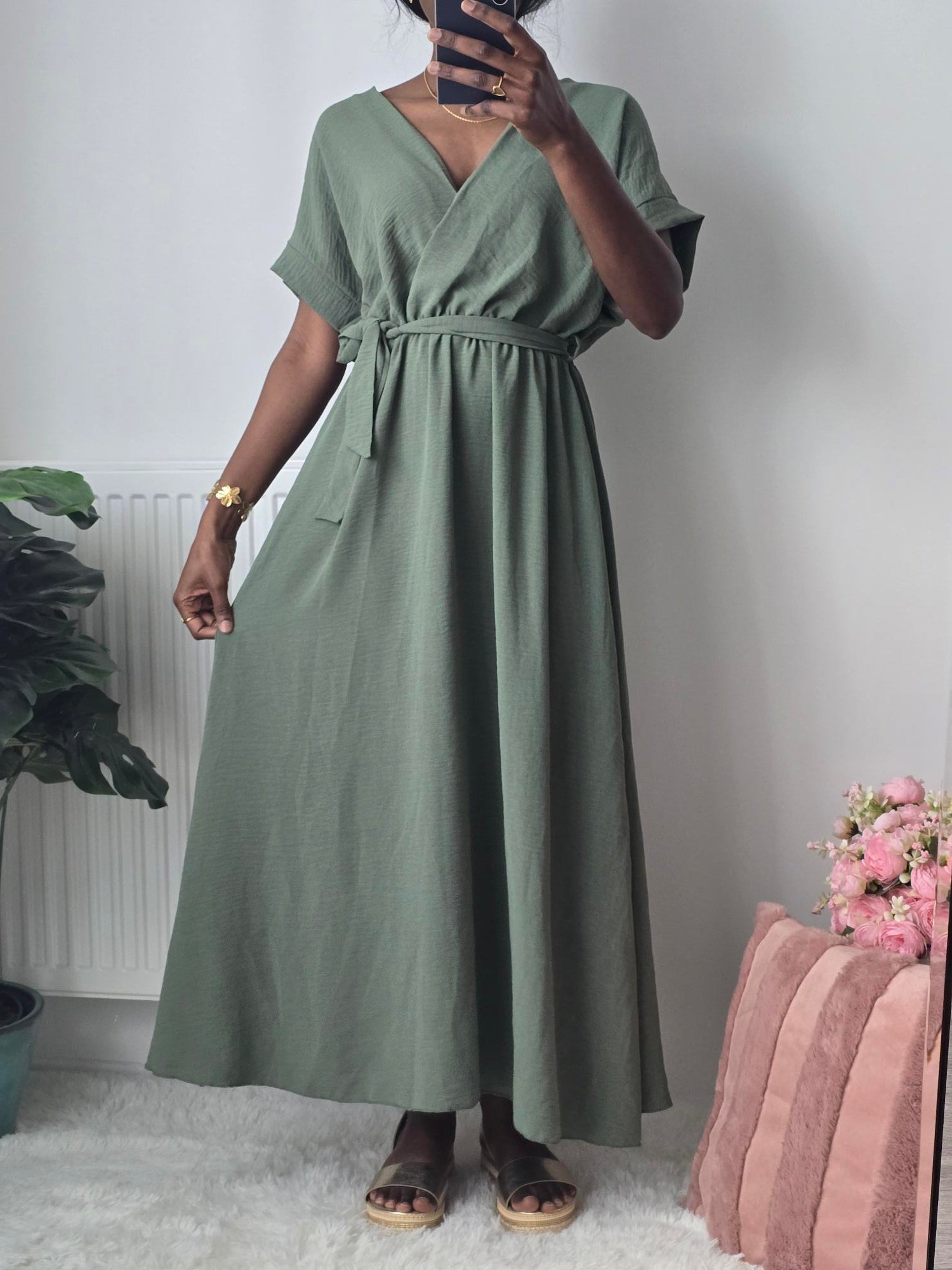 Robe longue cache-cœur kaki ✦ Esprit nature & fluidité absolue La Chica