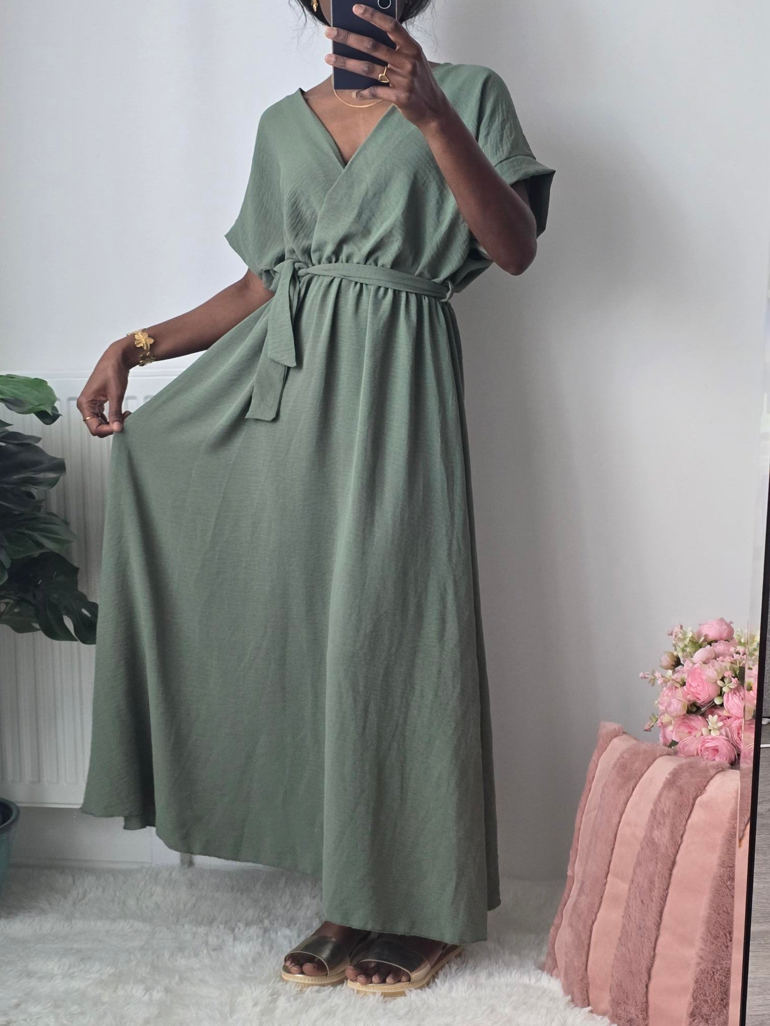 Robe longue cache-cœur kaki ✦ Esprit nature & fluidité absolue La Chica