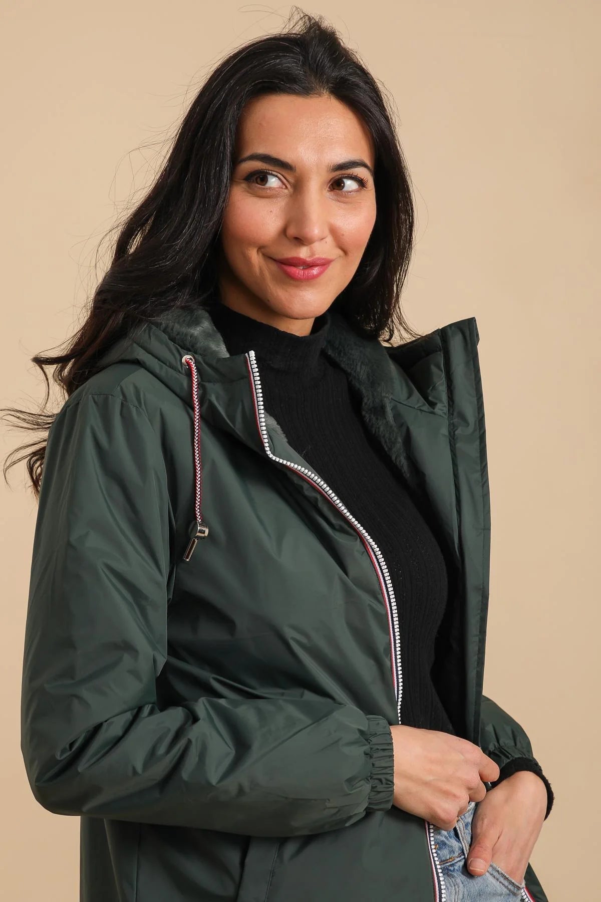 IMPERMEABLE LONG FOURRE AVEC CORDONS VERT La Chica
