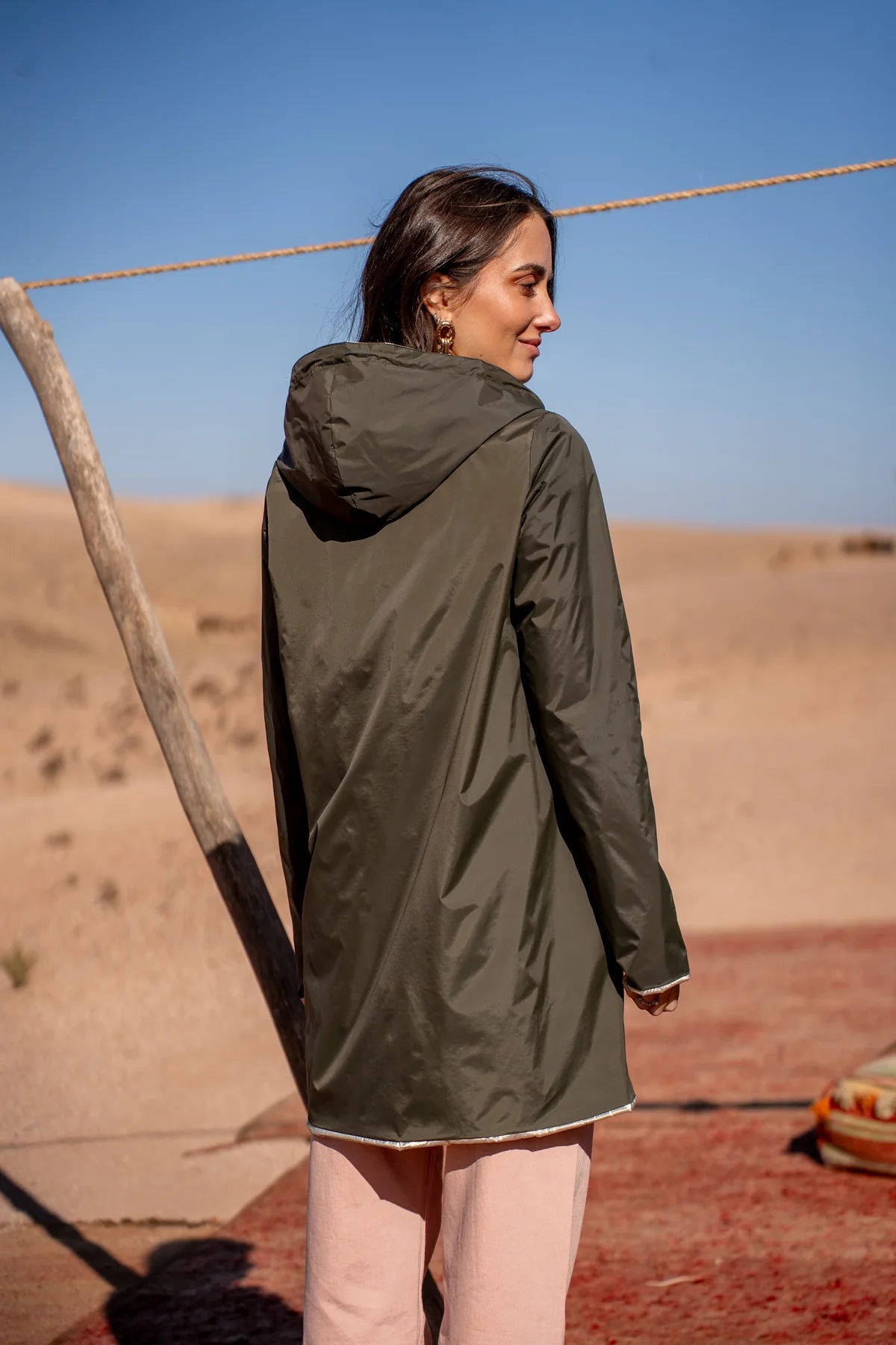 MANTEAU IMPERMEABLE LONG LEGER REVERSIBLE  KAKI DORE LAURA JO La Chica