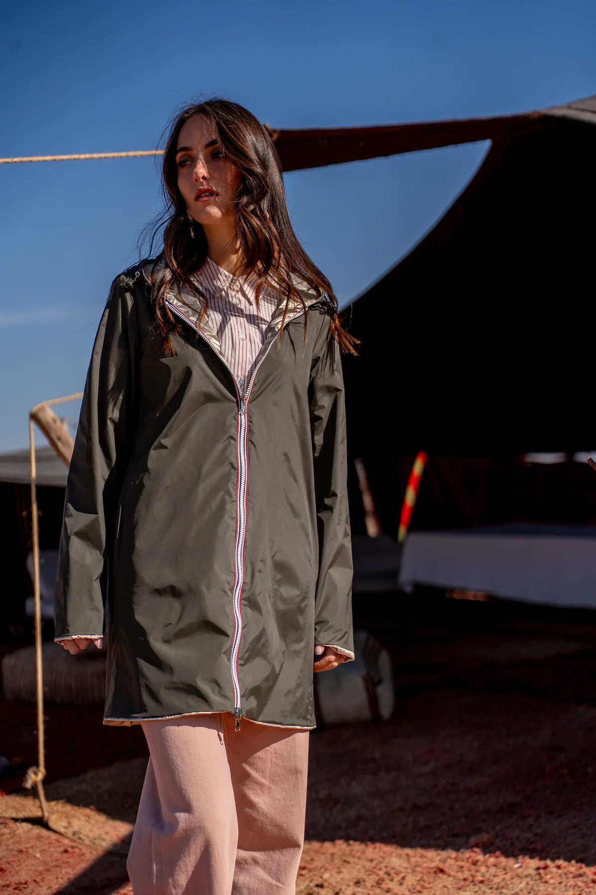 MANTEAU IMPERMEABLE LONG LEGER REVERSIBLE  KAKI DORE LAURA JO La Chica