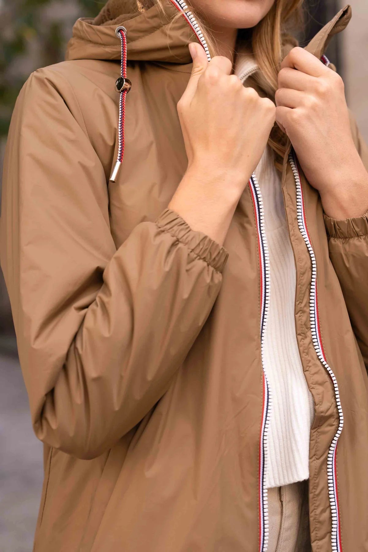 IMPERMEABLE LONG FOURRE AVEC CORDONS CAMEL La Chica