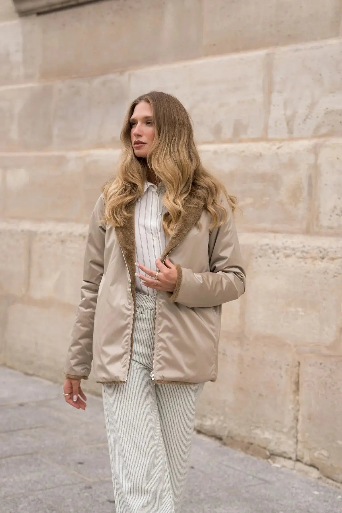 IMPERMEABLE COURT FOURRE REVERSIBLE CAMEL SABLE LAURA JO La Chica