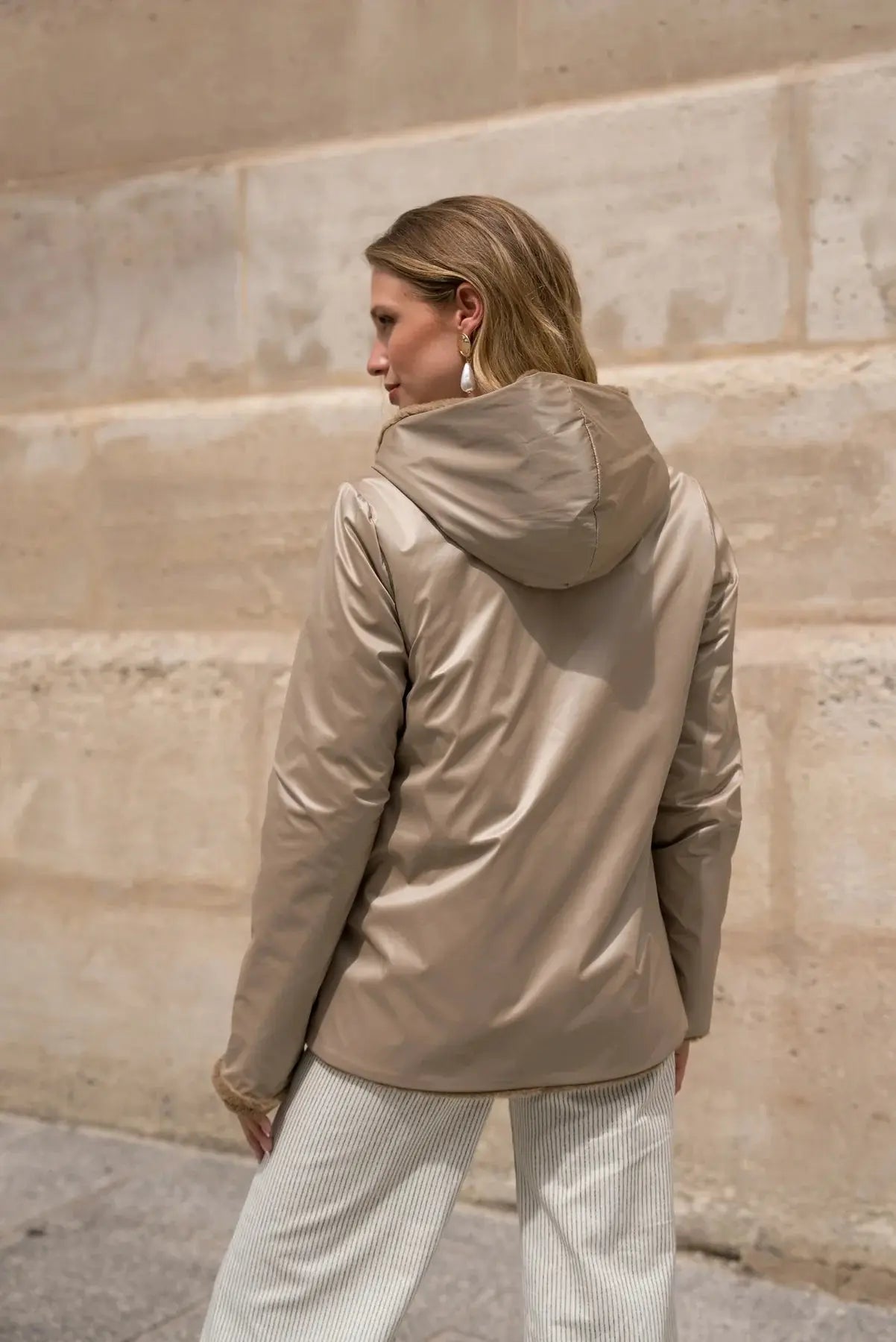 IMPERMEABLE COURT FOURRE REVERSIBLE CAMEL SABLE LAURA JO La Chica