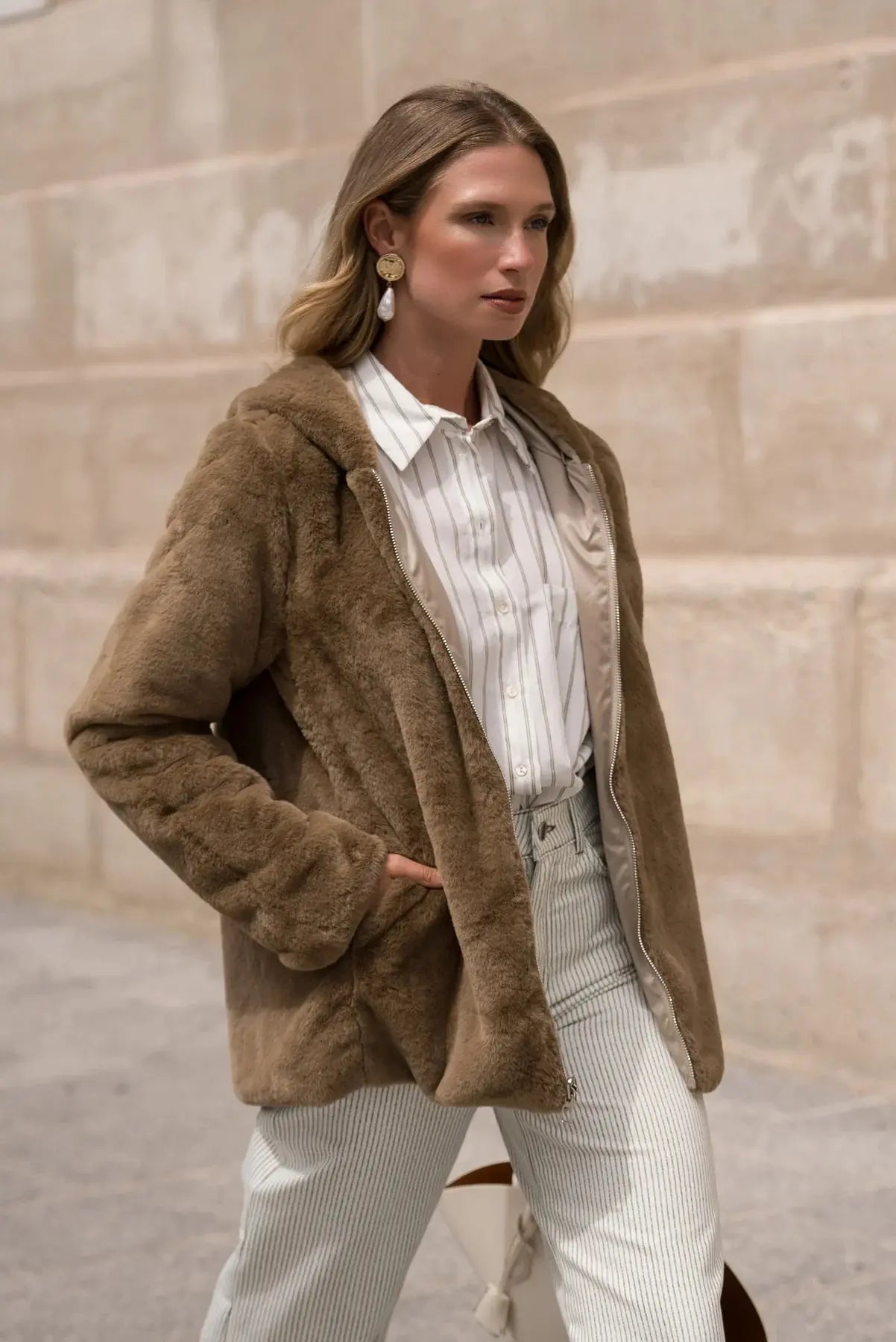 IMPERMEABLE COURT FOURRE REVERSIBLE CAMEL SABLE LAURA JO La Chica