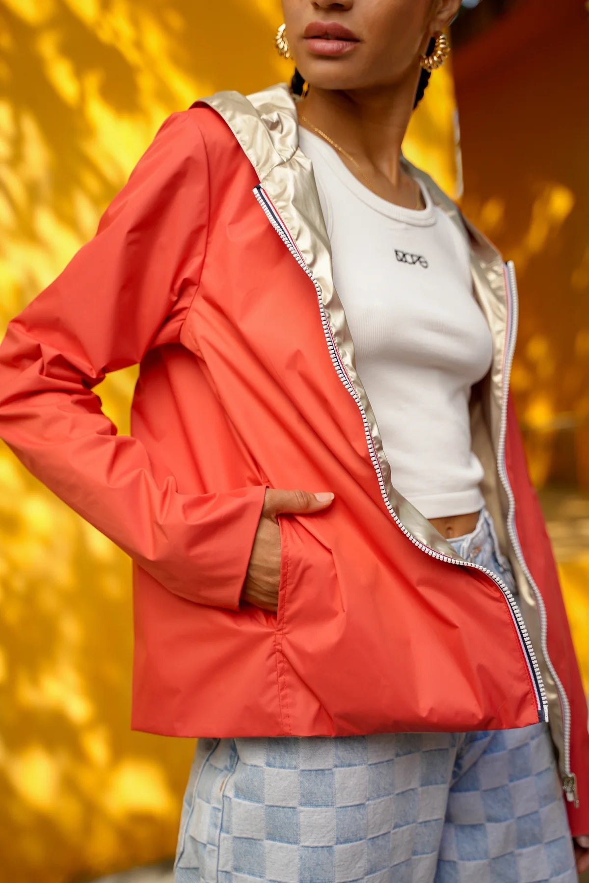 MANTEAU COURT IMPERMEABLE REVERSIBLE CORAIL DORE LAURA JO La Chica