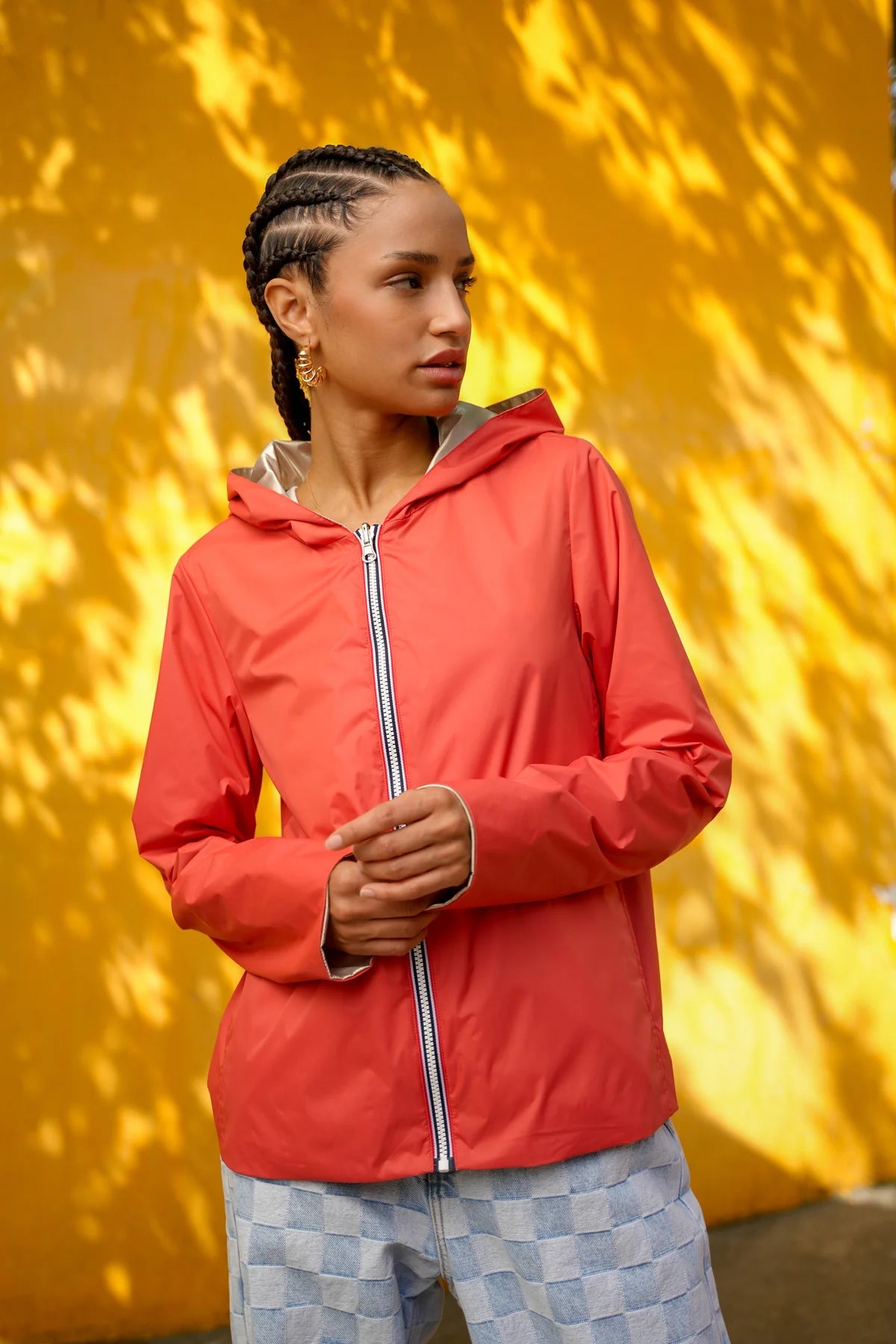 MANTEAU COURT IMPERMEABLE REVERSIBLE CORAIL DORE LAURA JO La Chica