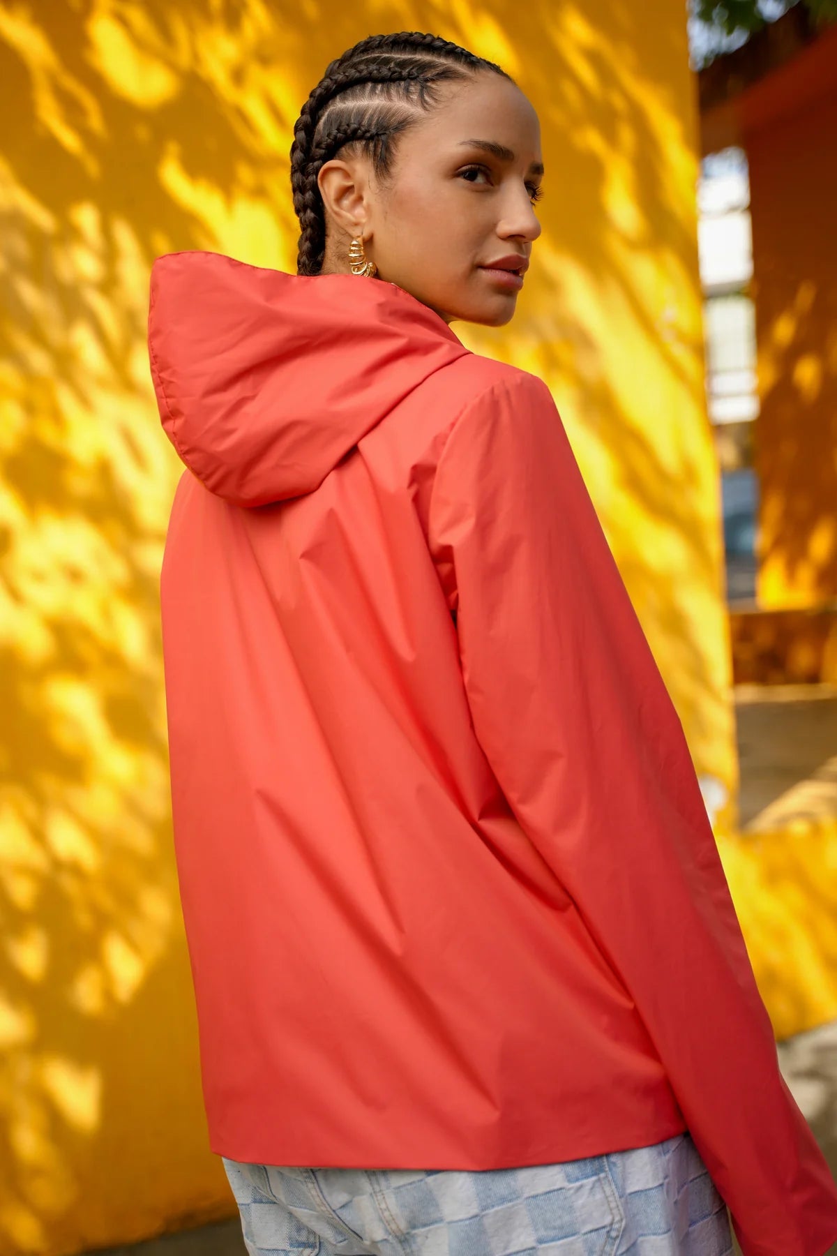 MANTEAU COURT IMPERMEABLE REVERSIBLE CORAIL DORE LAURA JO La Chica