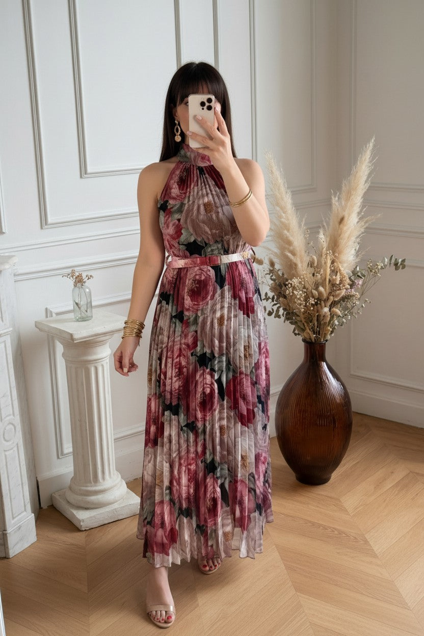 Robe Longue Florale — Coupe Halter, Ceinture Métallique & Jupe Plissée Maxi La Chica