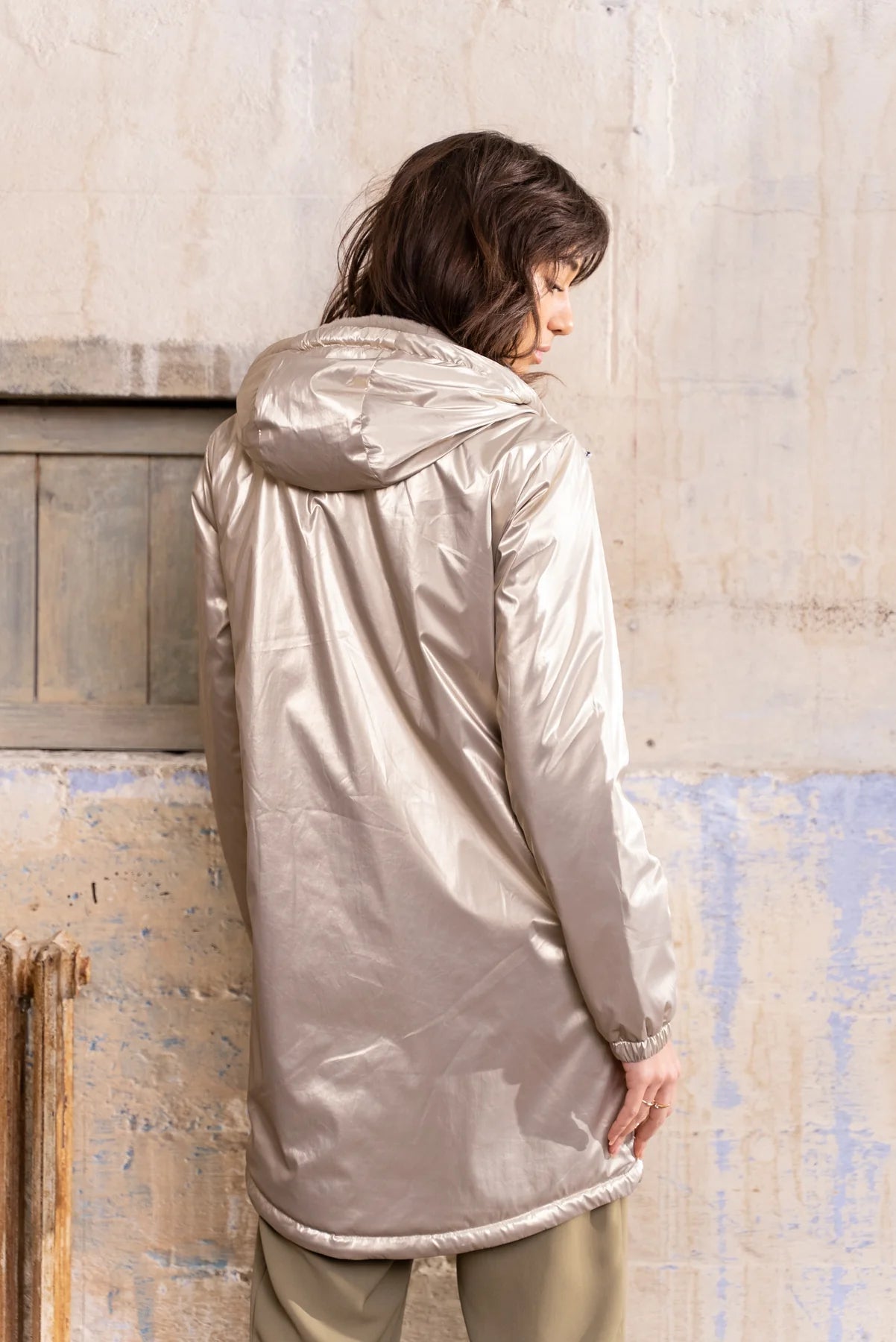 IMPERMEABLE LONG FOURRE AVEC CORDONS DORE La Chica