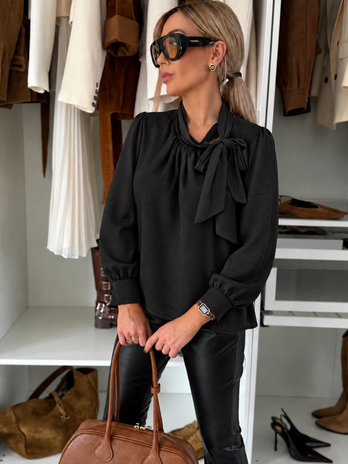 Blouse satinée effet soie col foulard noué manches longues noir pour femme, La Chica