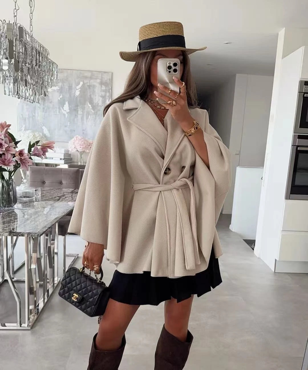 Cape blazer ceinturée à double boutonnage beige pour femme – La Chica – vue 1