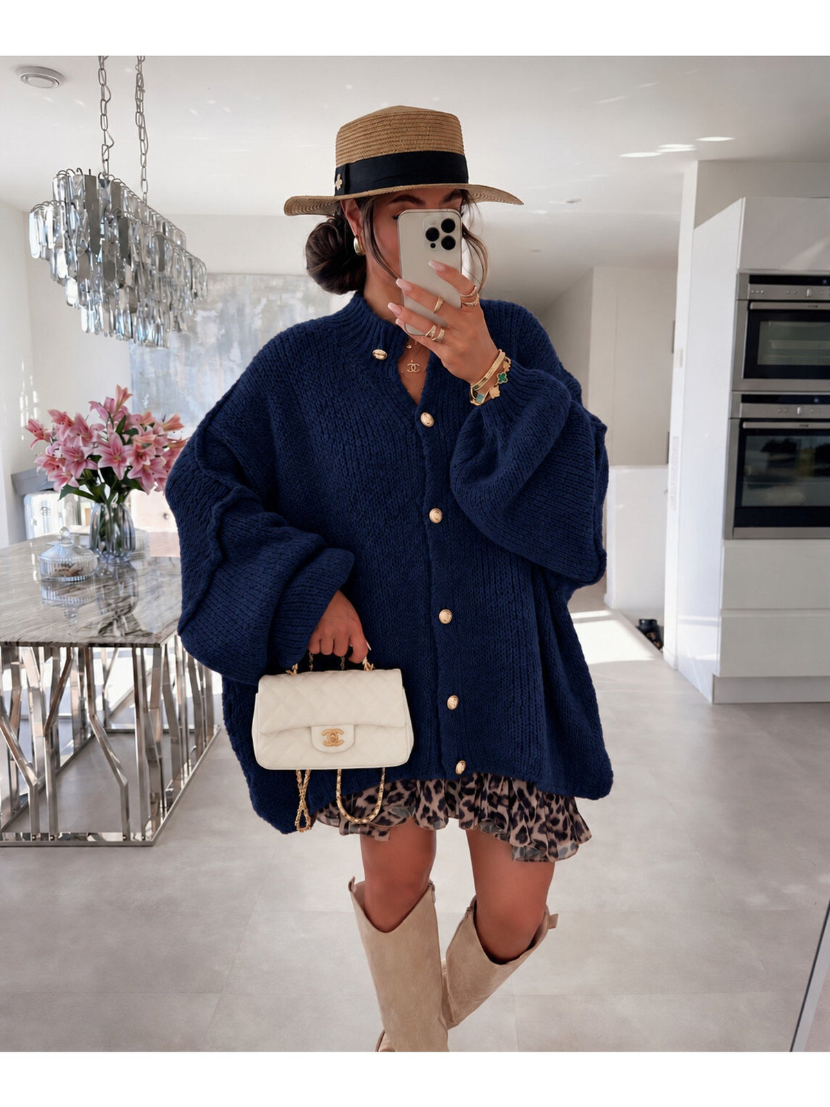 Gilet oversize laine en maille douce à manches ballon et boutons dorés marine pour femme, La Chica