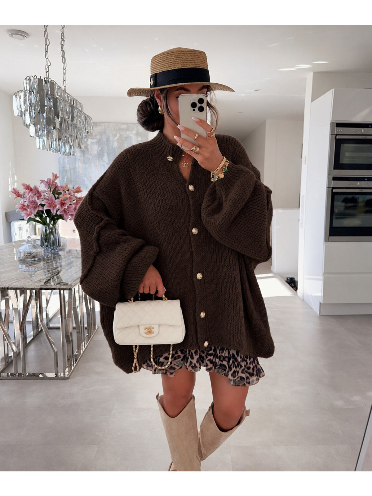 Gilet oversize laine en maille douce à manches ballon et boutons dorés marron foncé pour femme, La Chica