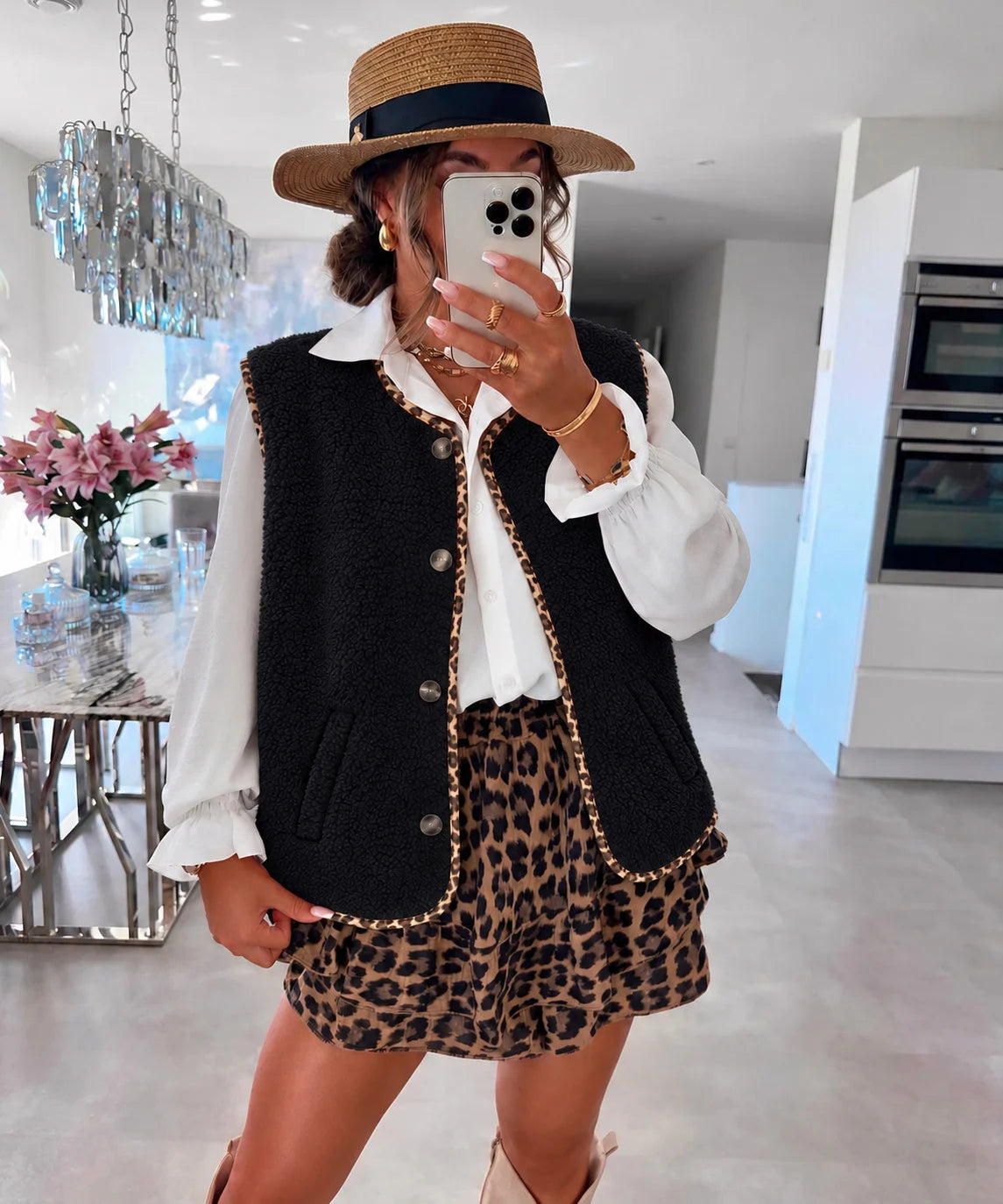 Gilet teddy sans manches à liseré léopard noir pour femme – La Chica