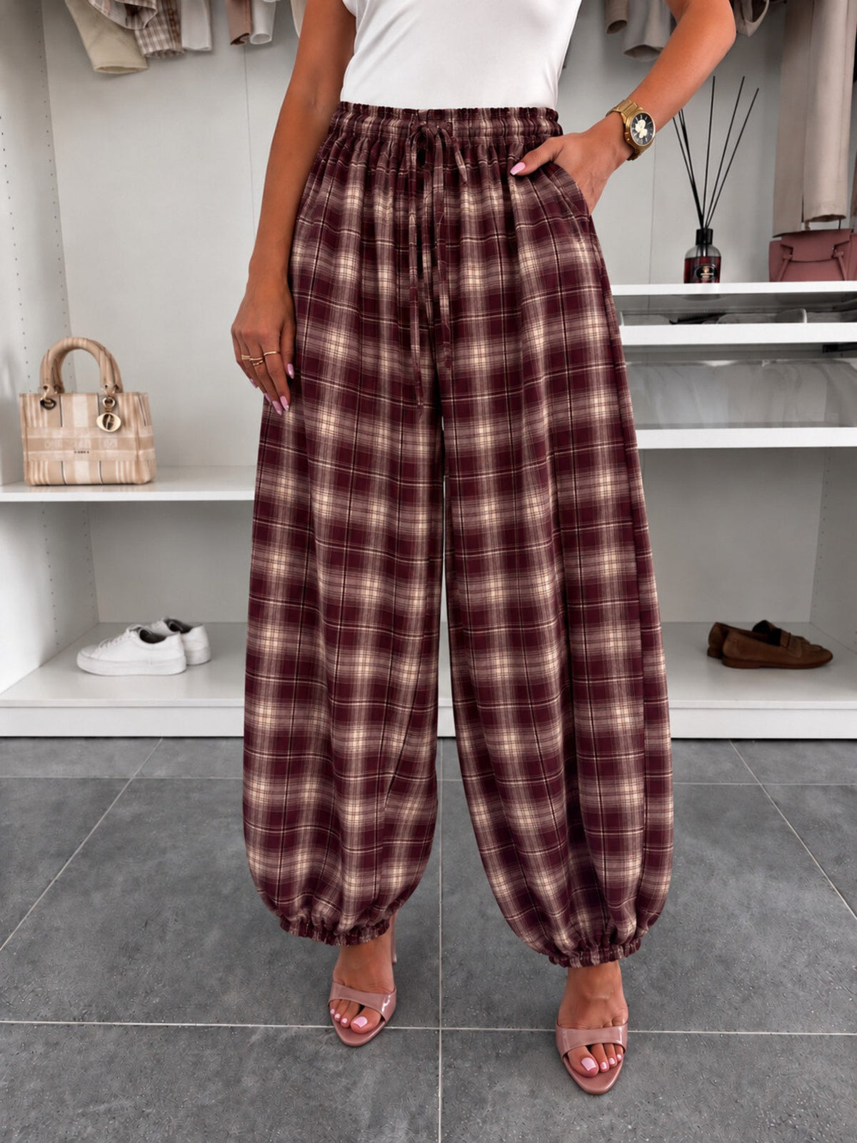 Pantalon large carreaux cordon taille élastique et poches bordeaux pour femme, La Chica