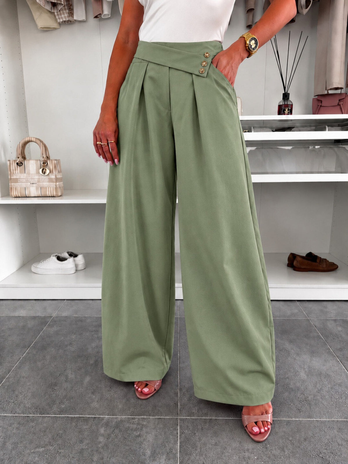 Pantalon large ceinture asymétrique taille élastique et poches kaki pour femme, La Chica