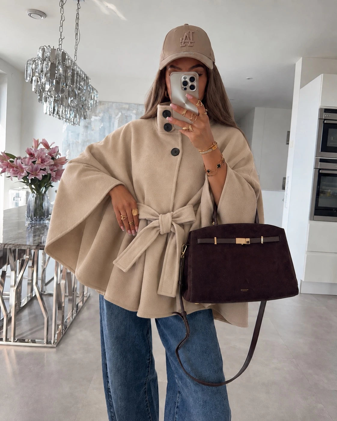 Poncho cape ample à col montant et ceinture beige pour femme – La Chica – vue 1