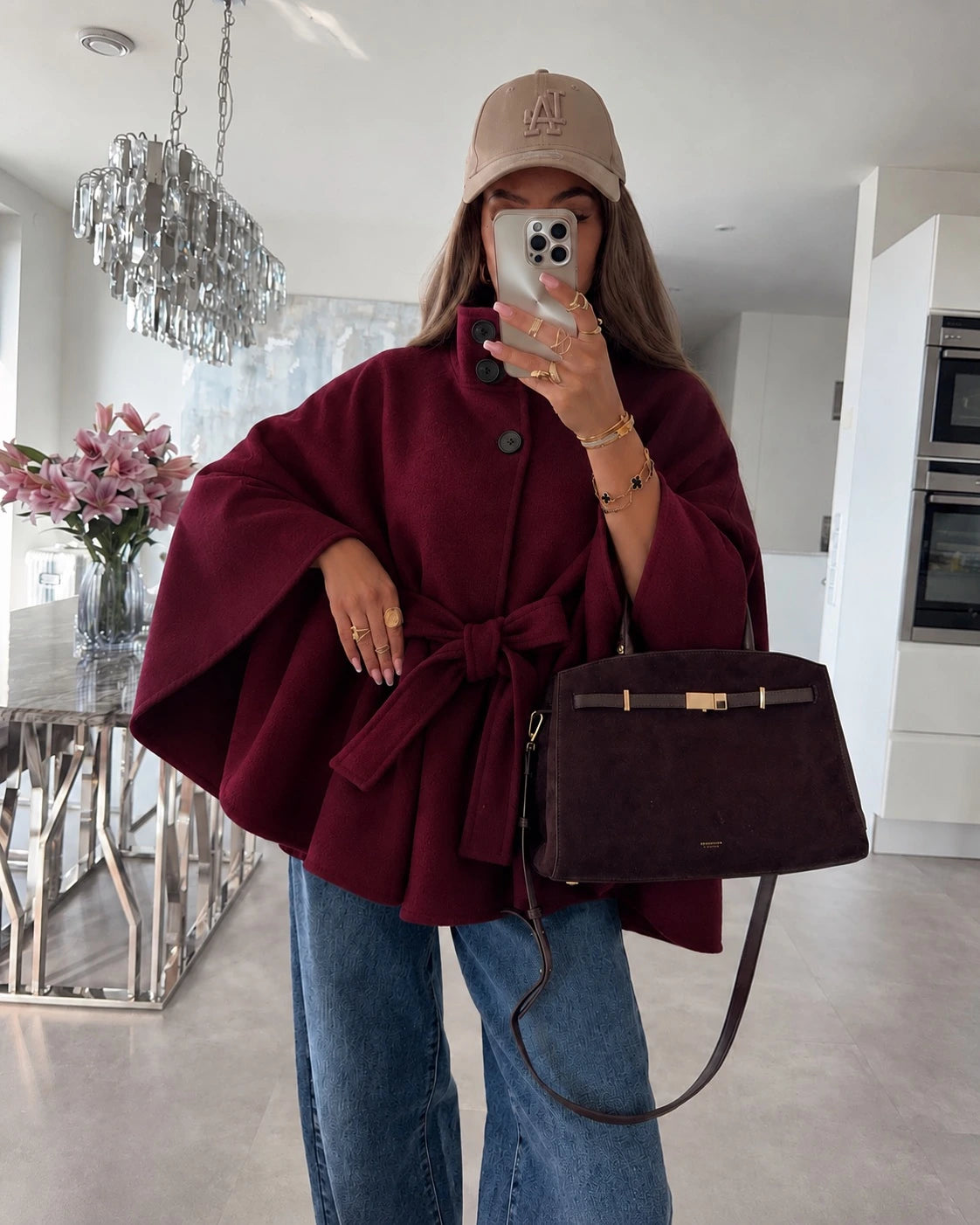 Poncho cape ample à col montant et ceinture bordeaux pour femme – La Chica