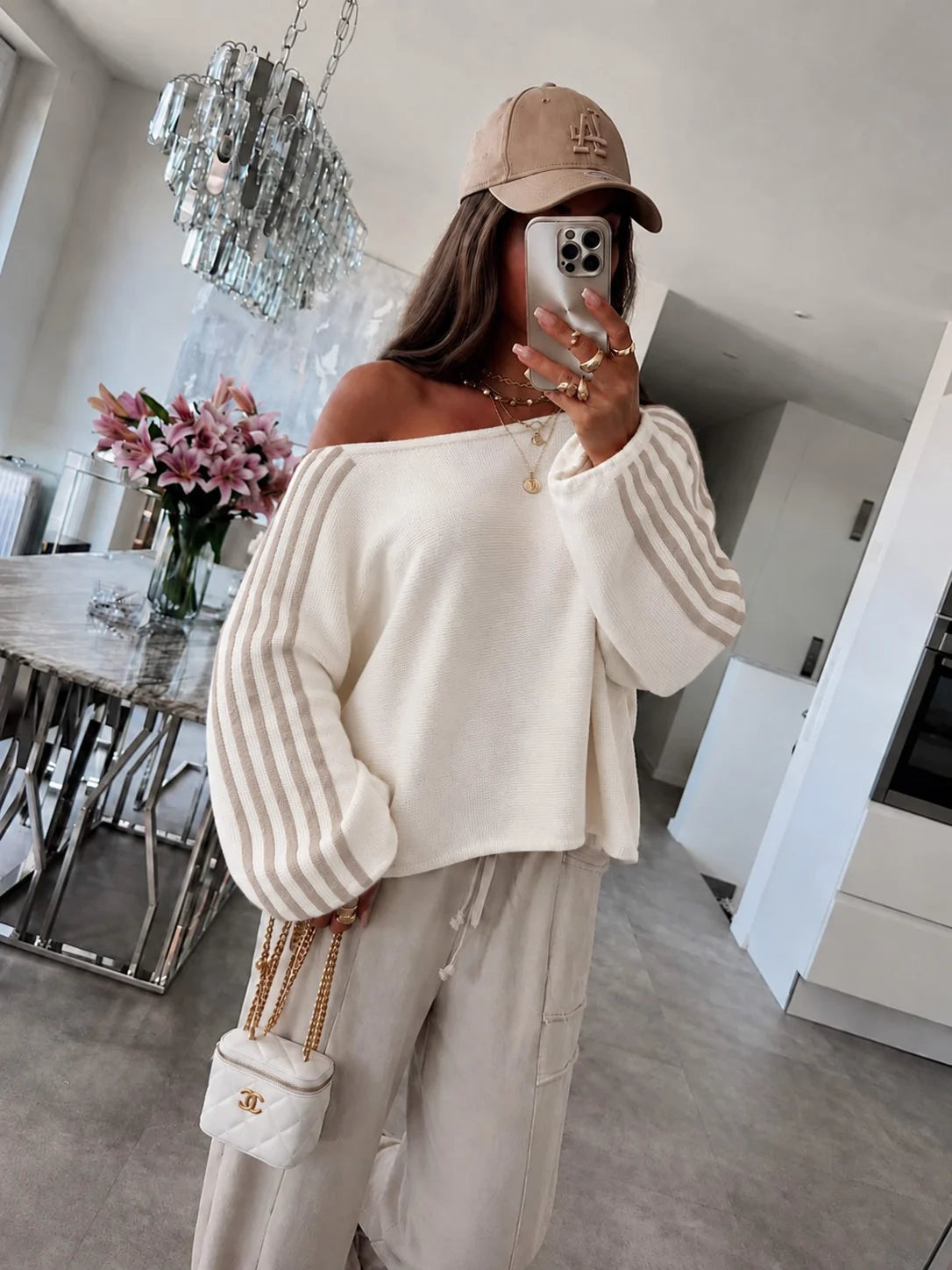 Pull à épaule dénudée et bandes contrastantes blanc pour femme – La Chica
