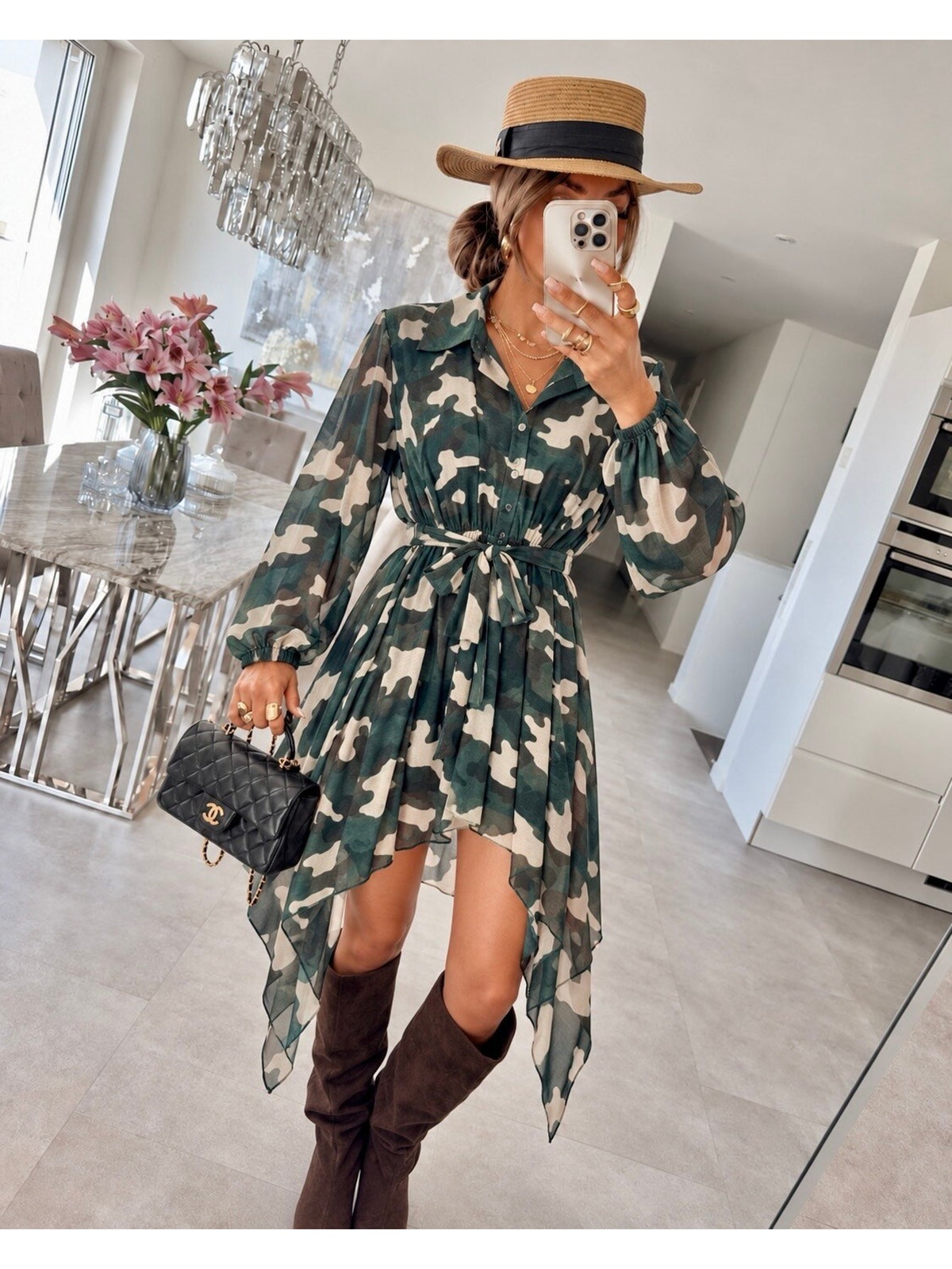 Robe chemise imprimée camouflage asymétrique avec ceinture kaki pour femme, La Chica