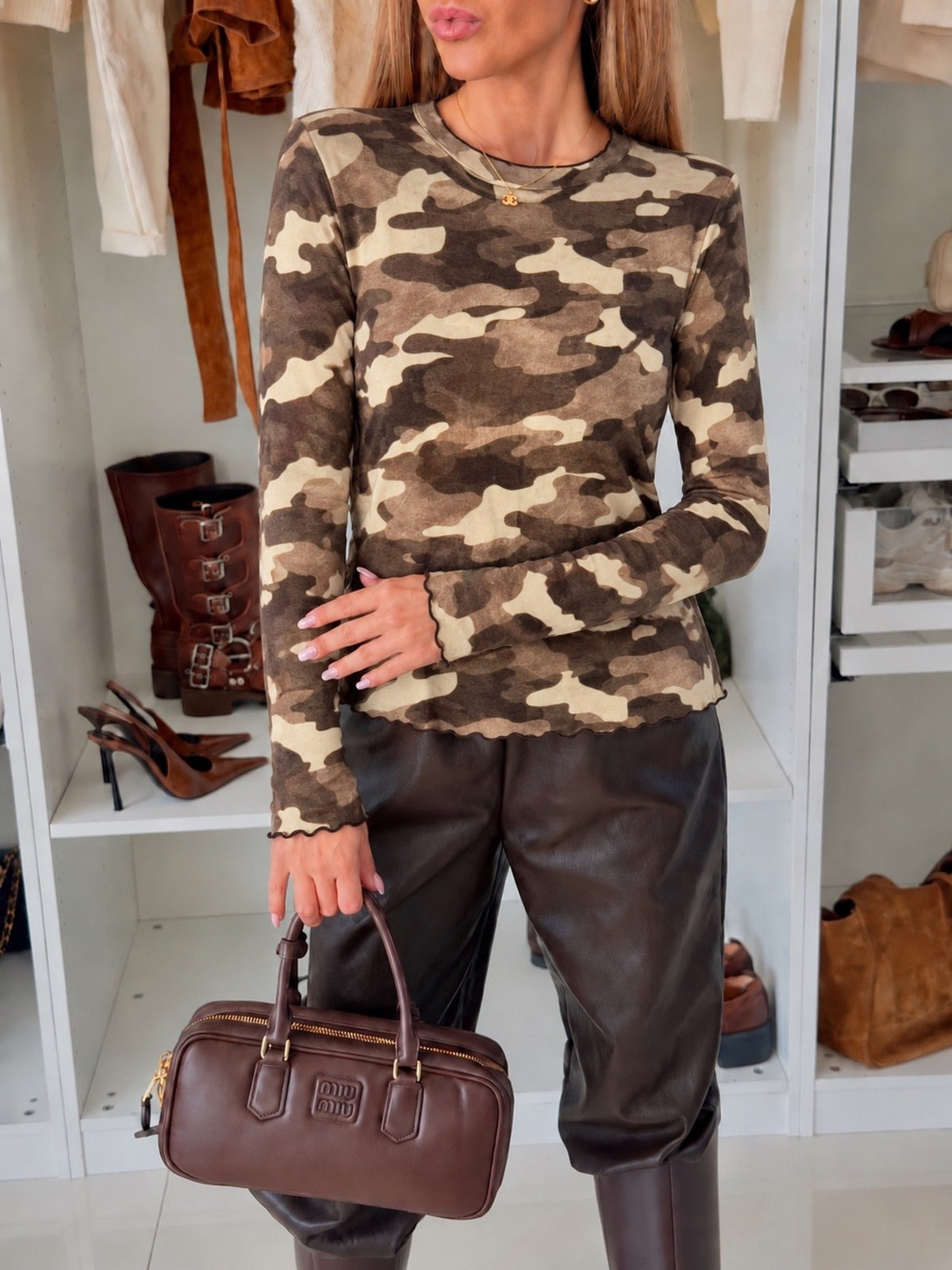 Top en cachemire imprimé camouflage manches longues marron foncé pour femme, La Chica