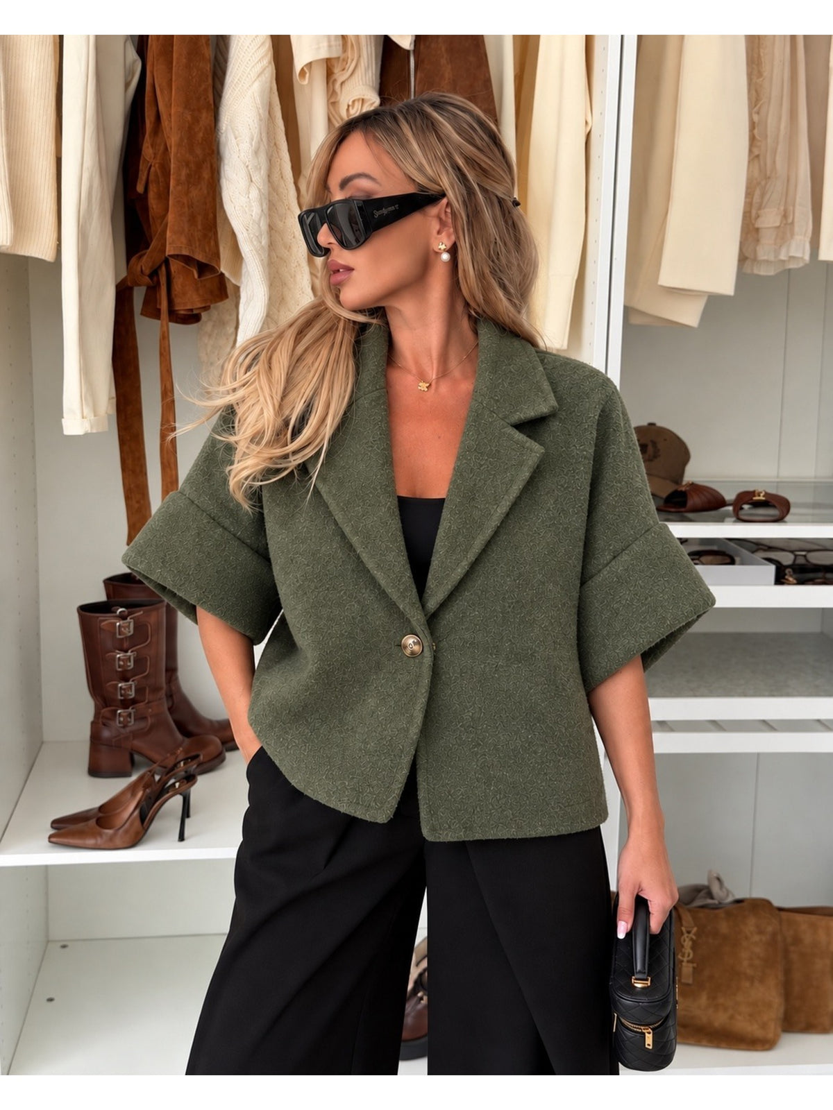 Veste courte effet laine bouclée manches courtes et bouton kaki pour femme, La Chica