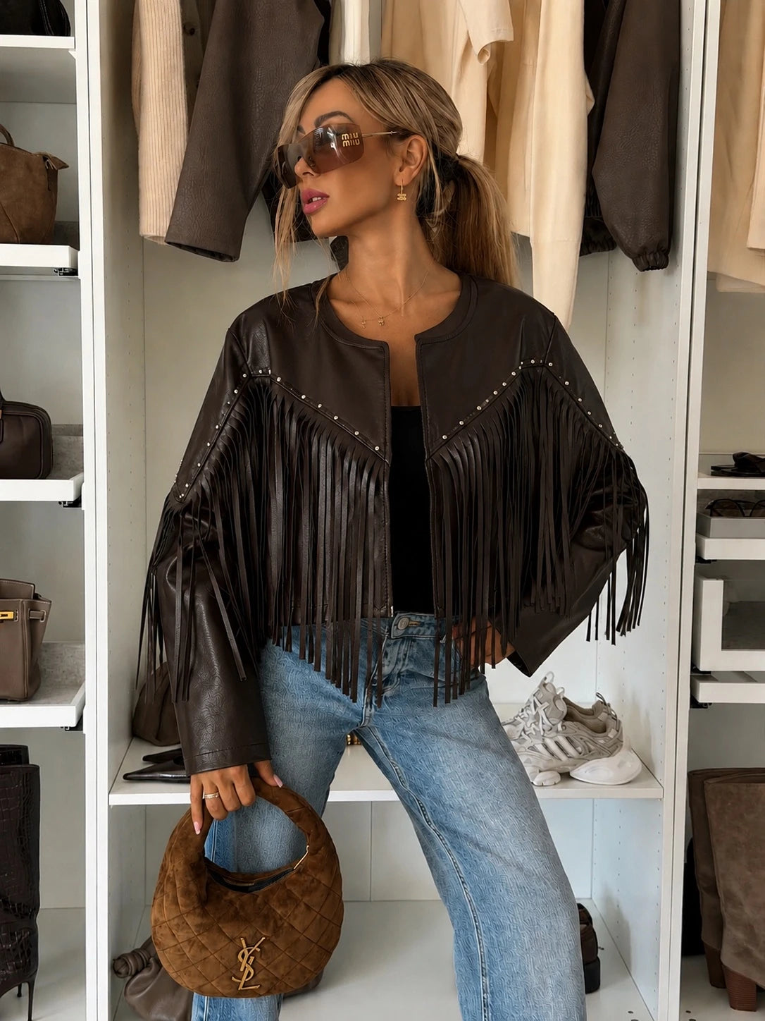 Veste courte en similicuir à franges et clous marron foncé pour femme – La Chica