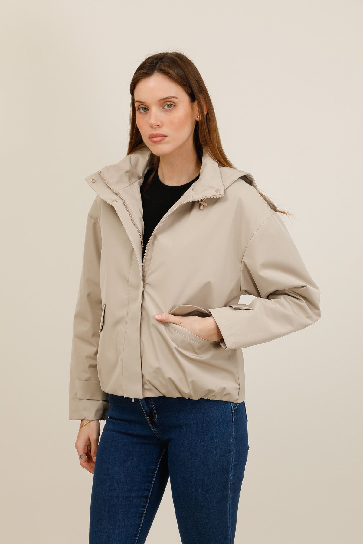 Veste imperméable courte mi-saison à capuche amovible beige pour femme – vue 1