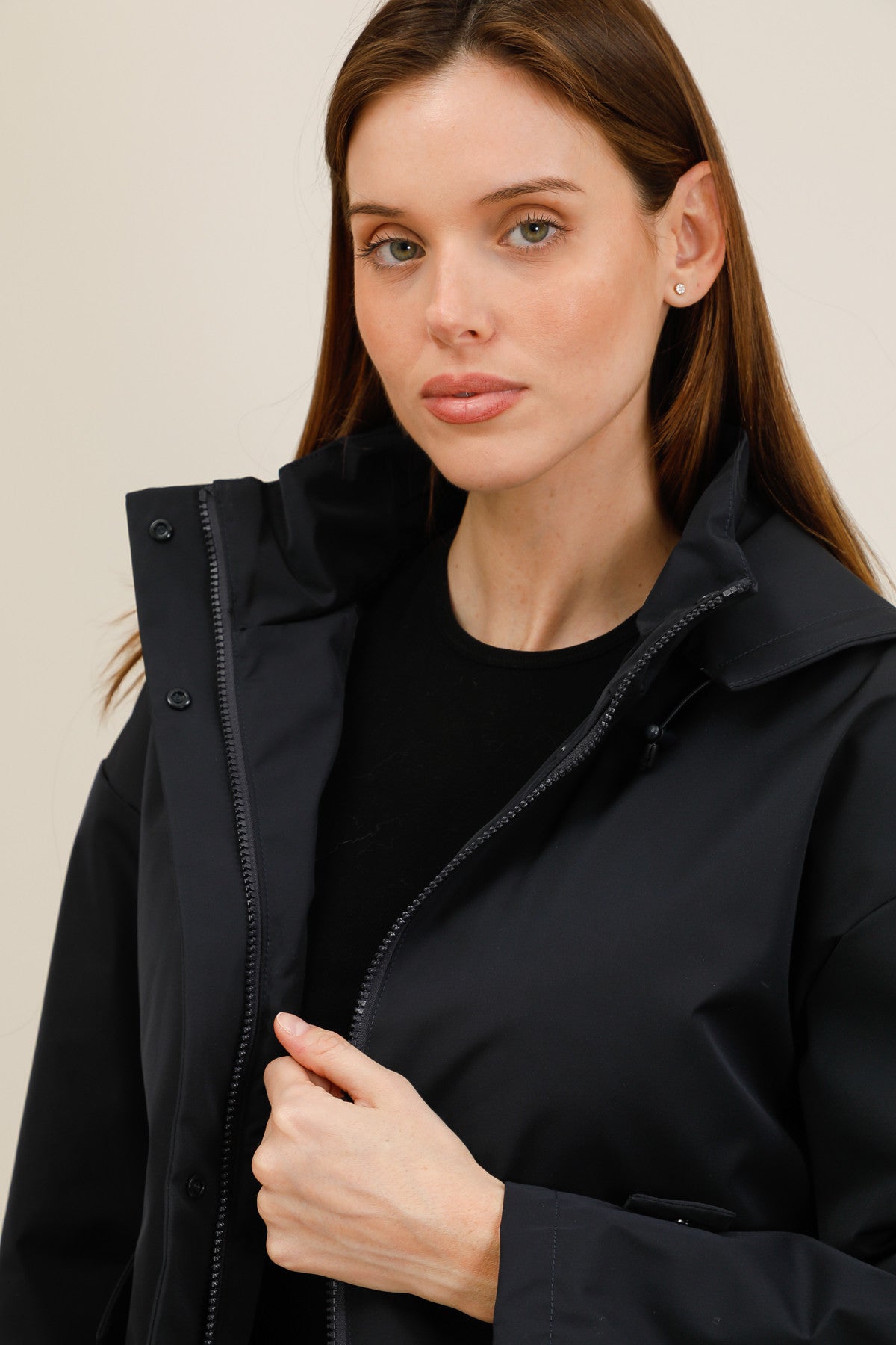 Veste imperméable courte mi-saison à capuche amovible marine pour femme – vue 3