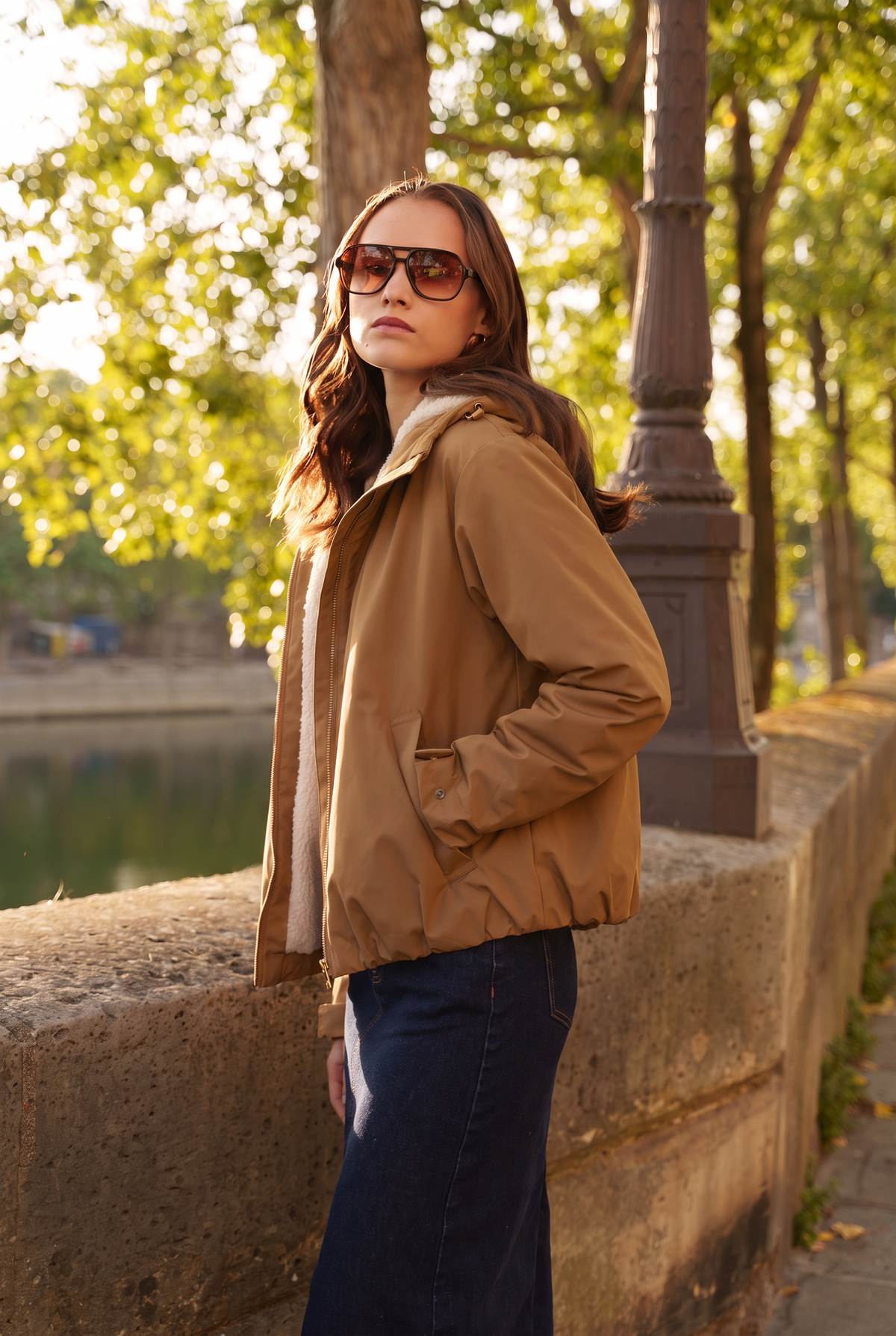 Veste imperméable fourrée à capuche camel pour femme – vue 2