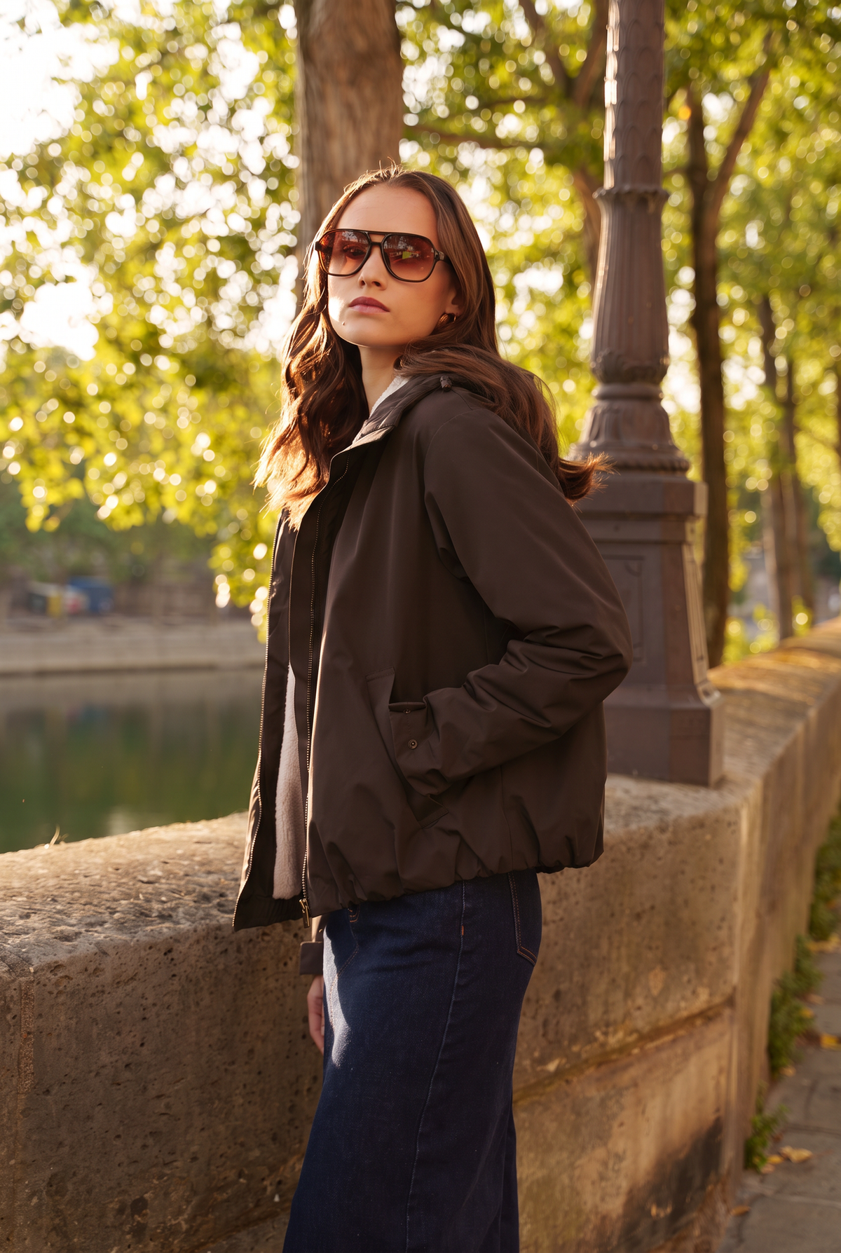 Veste imperméable fourrée à capuche marron chocolat pour femme – vue 2