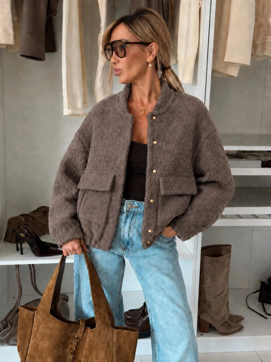 Veste teddy bomber à boutons dorés marron foncé pour femme – La Chica